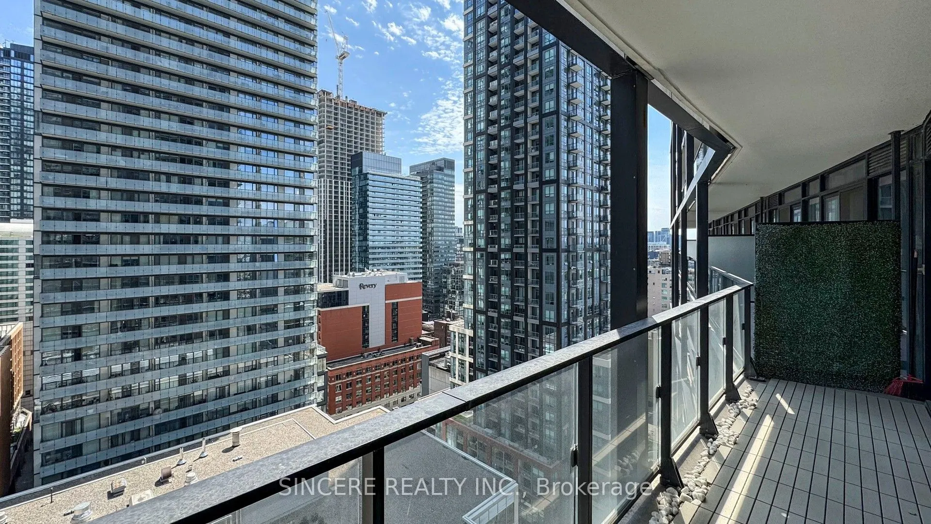 125 Peter Street, #1811