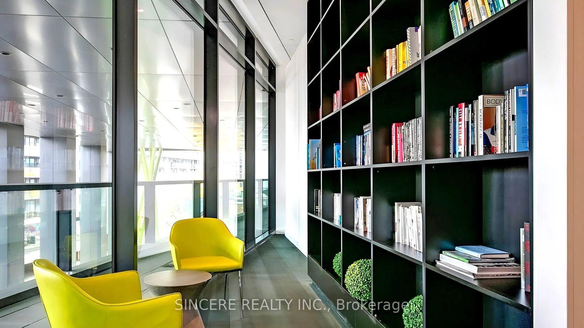 125 Peter Street, #1811