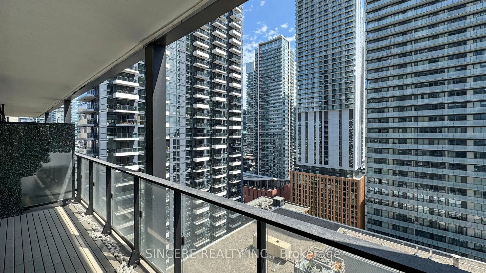 125 Peter Street, #1811
