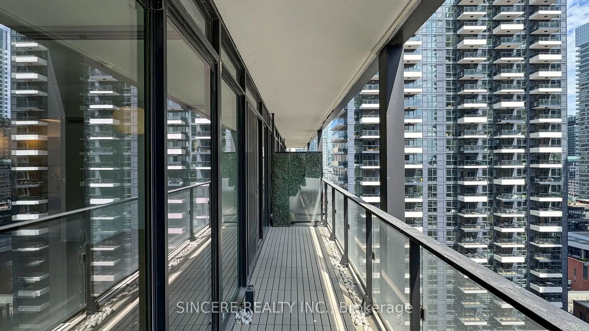 125 Peter Street, #1811