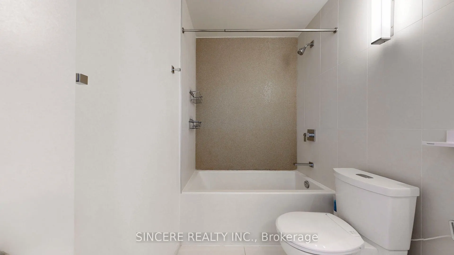 125 Peter Street, #1811