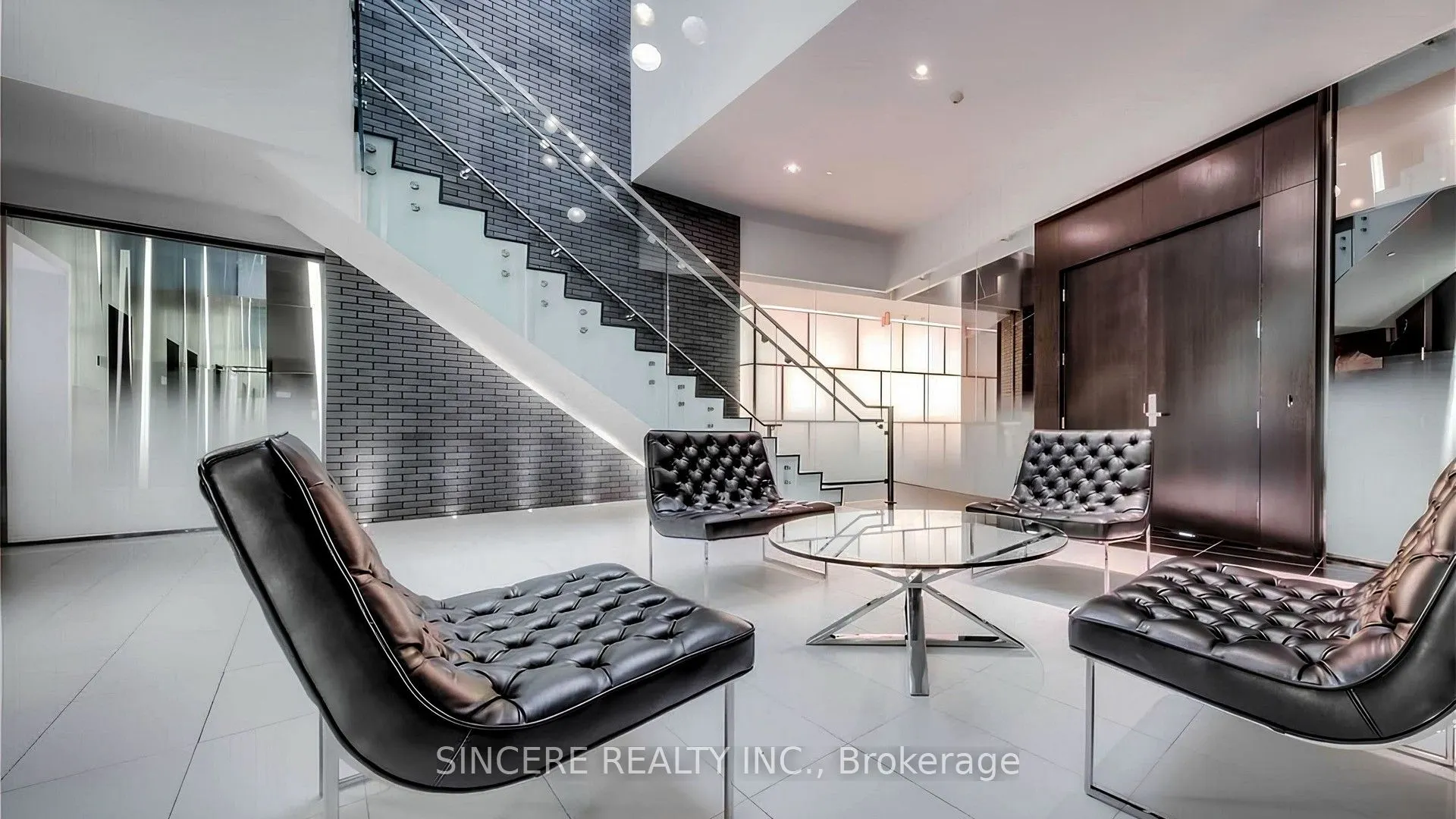 125 Peter Street, #1811