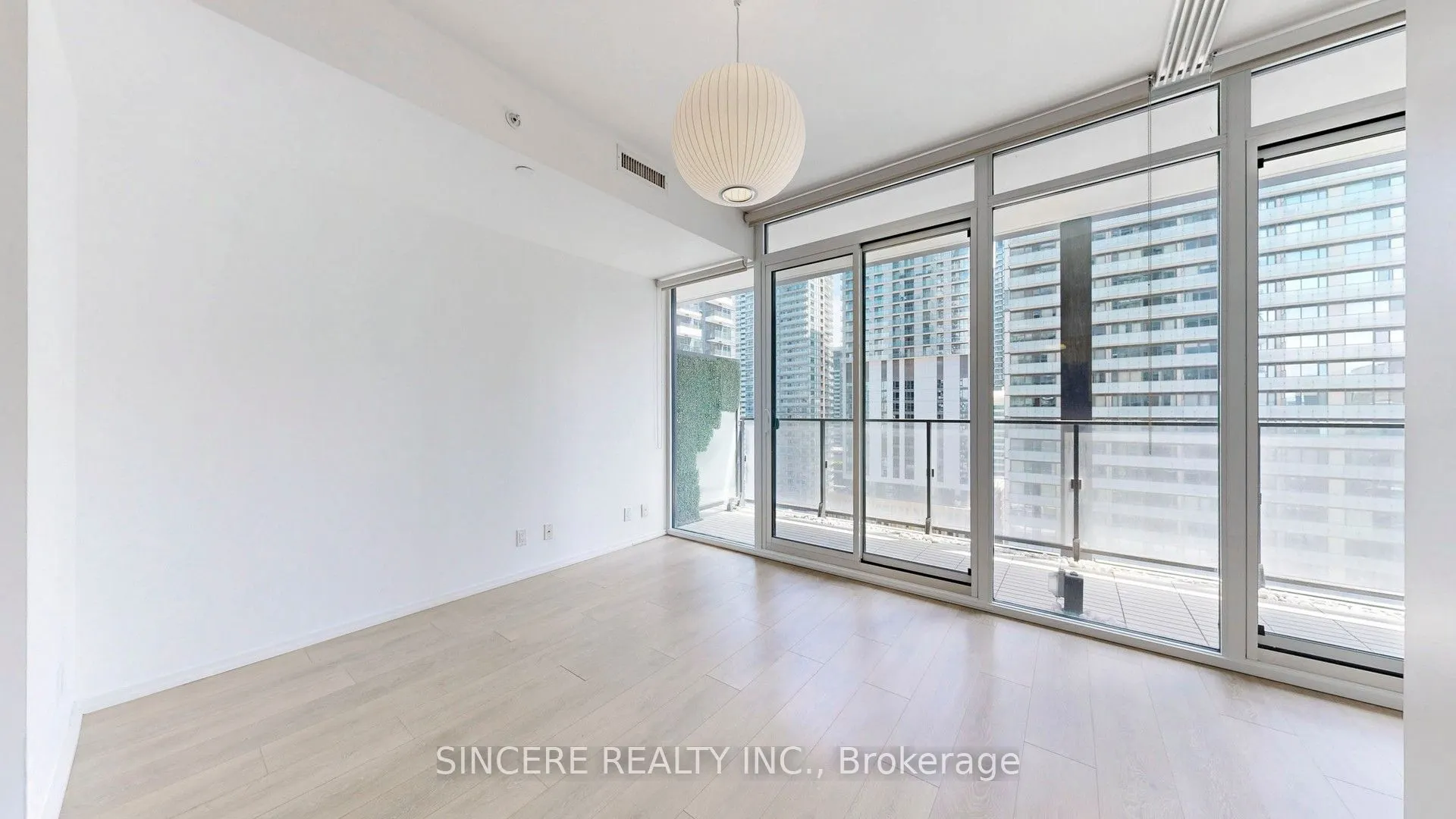 125 Peter Street, #1811