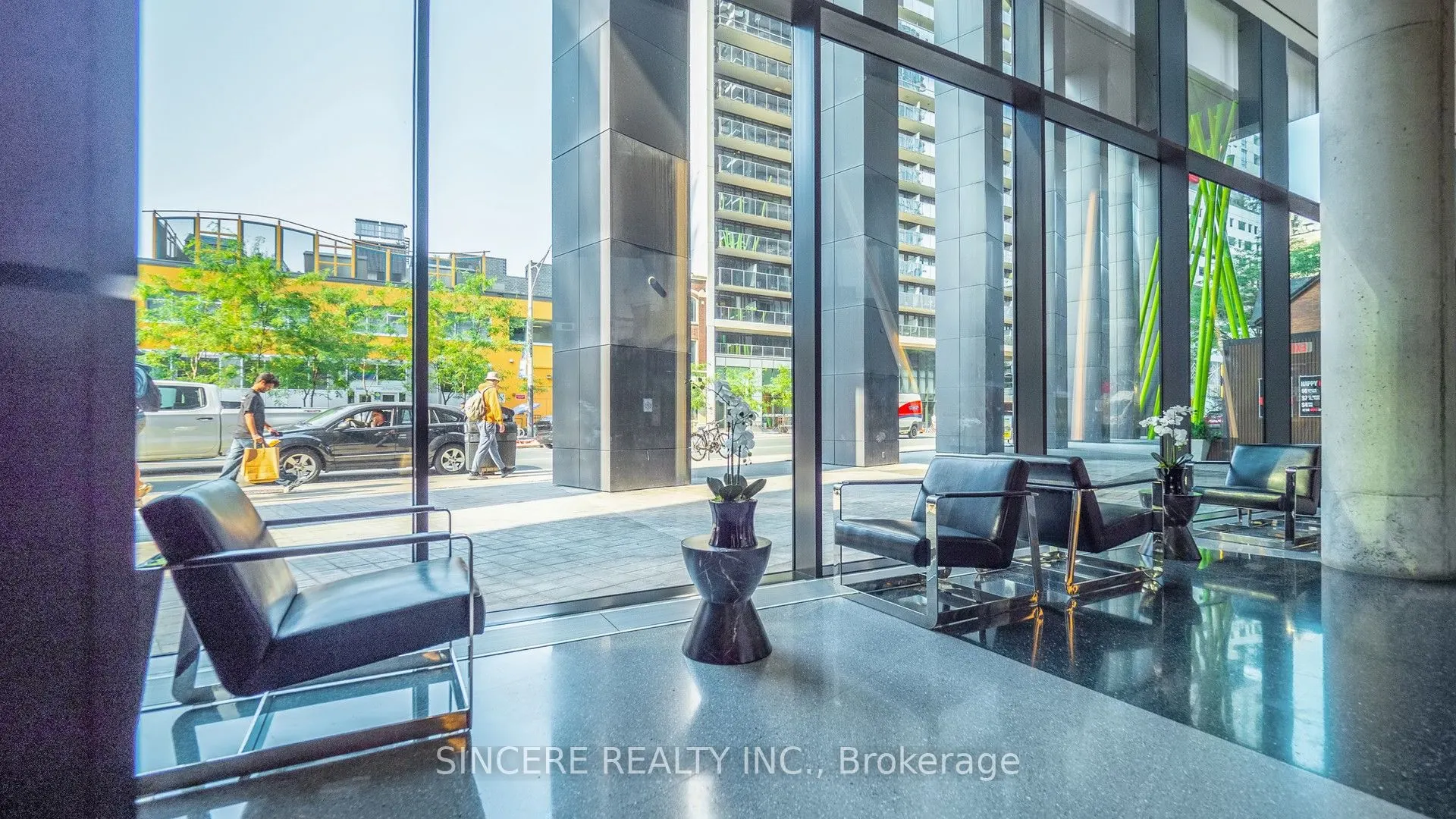 125 Peter Street, #1811