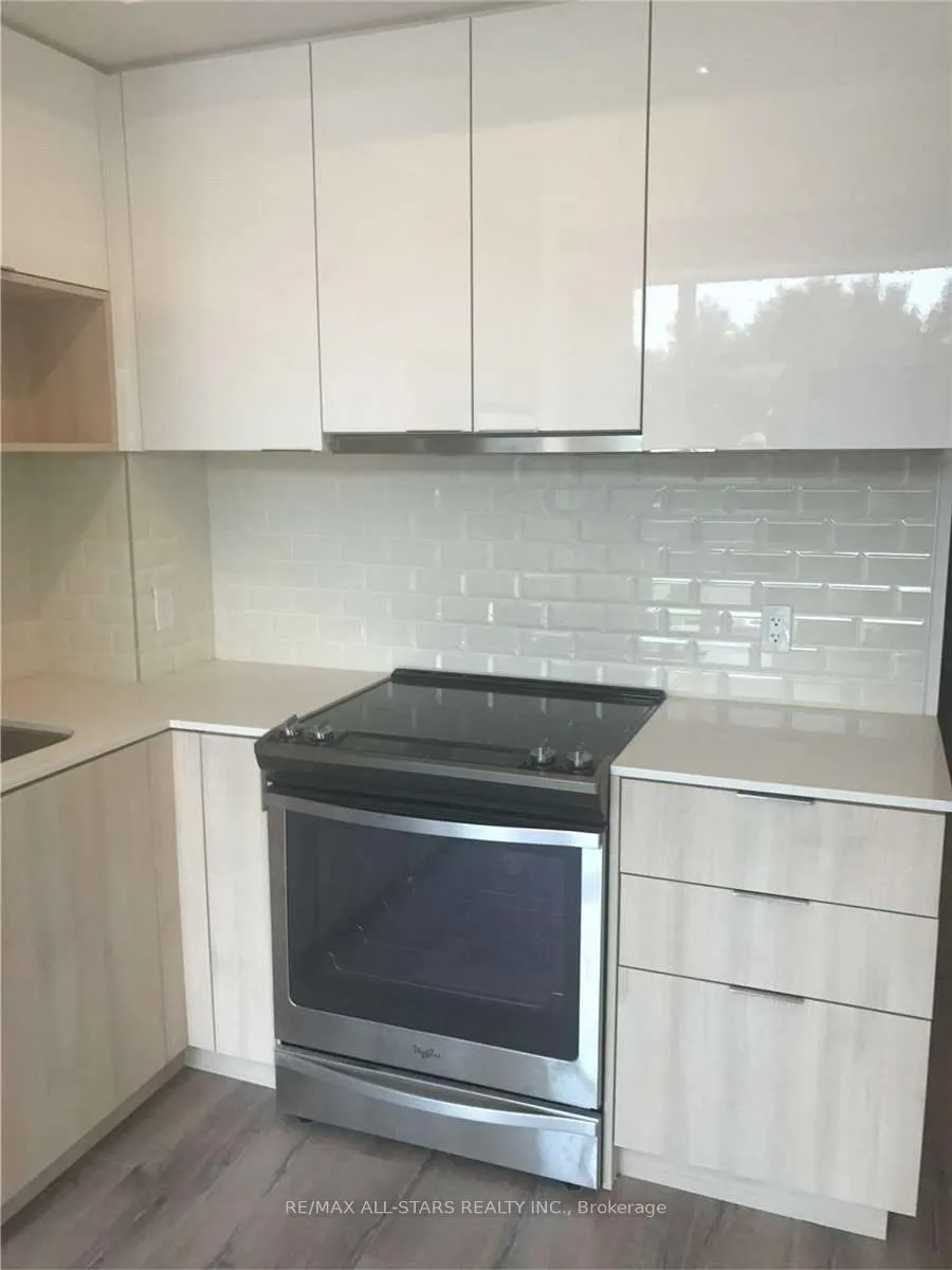 52 Forest Manor Road E, #116