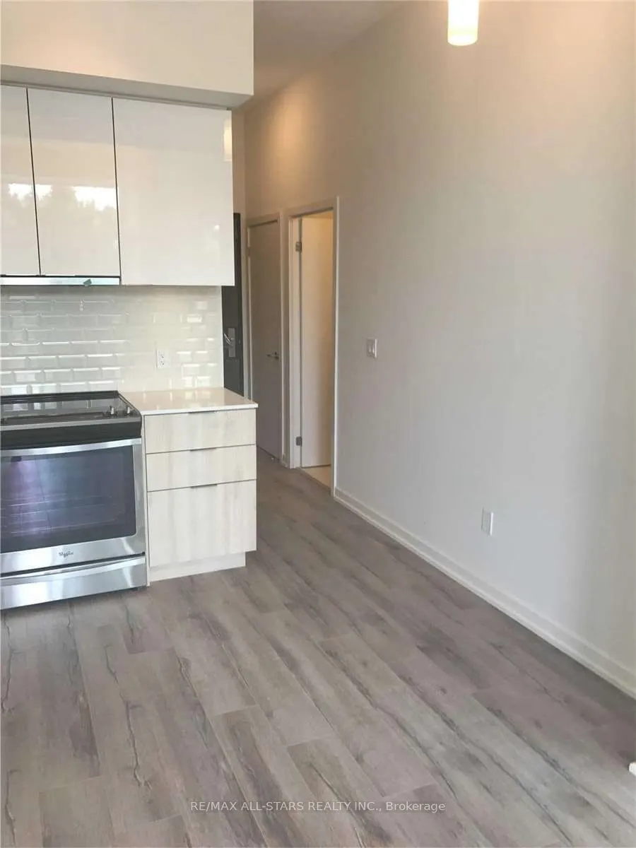 52 Forest Manor Road E, #116