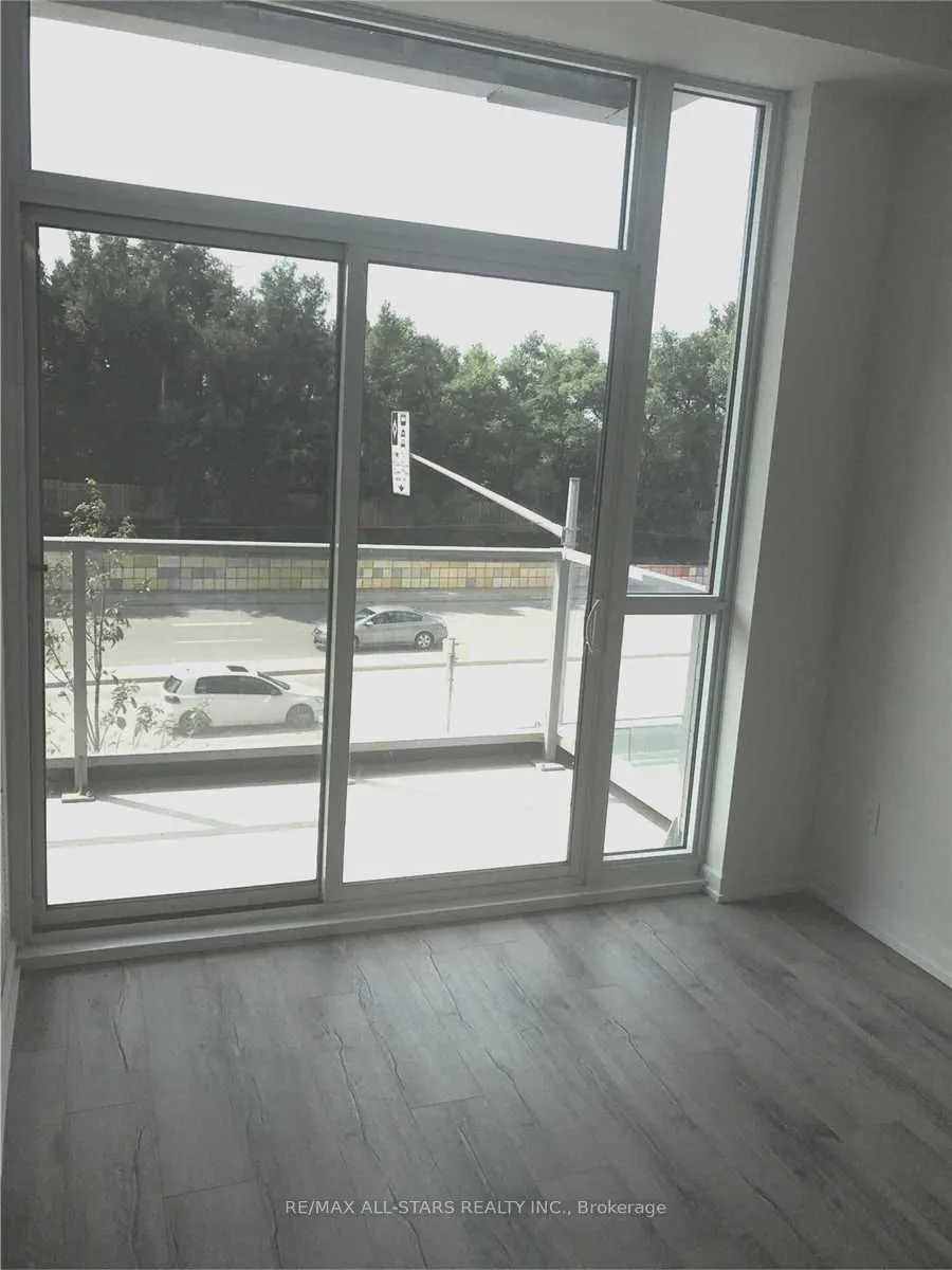 52 Forest Manor Road E, #116