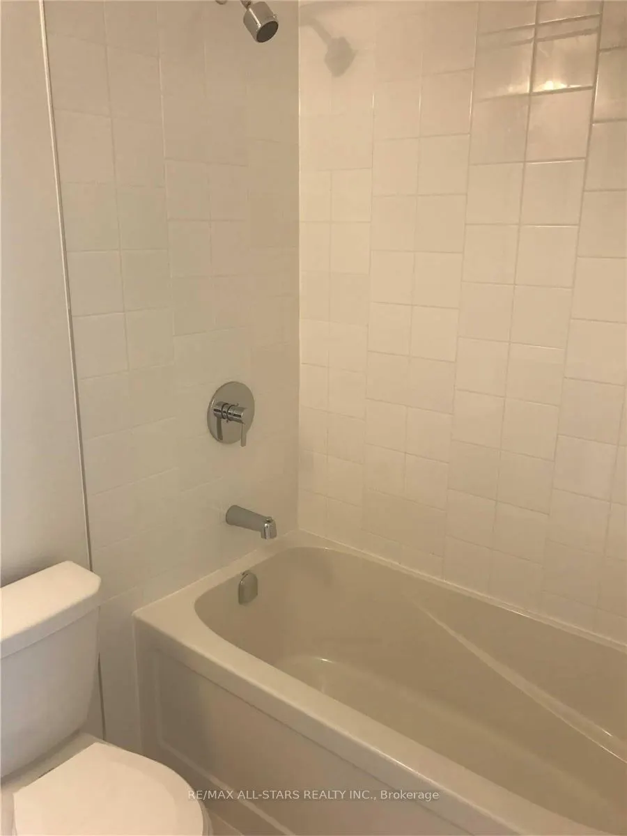 52 Forest Manor Road E, #116