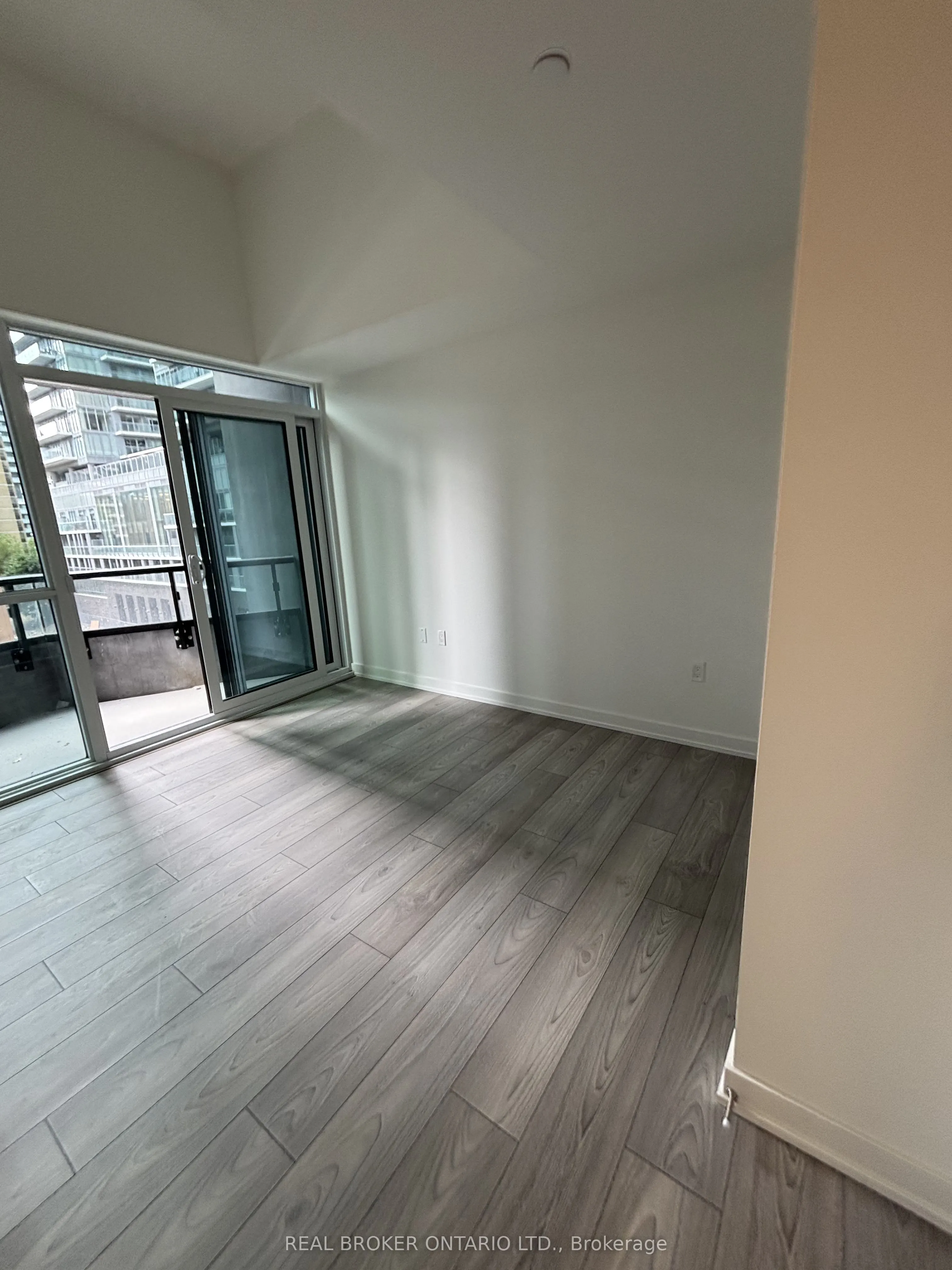 110 Broadway Avenue, #420s