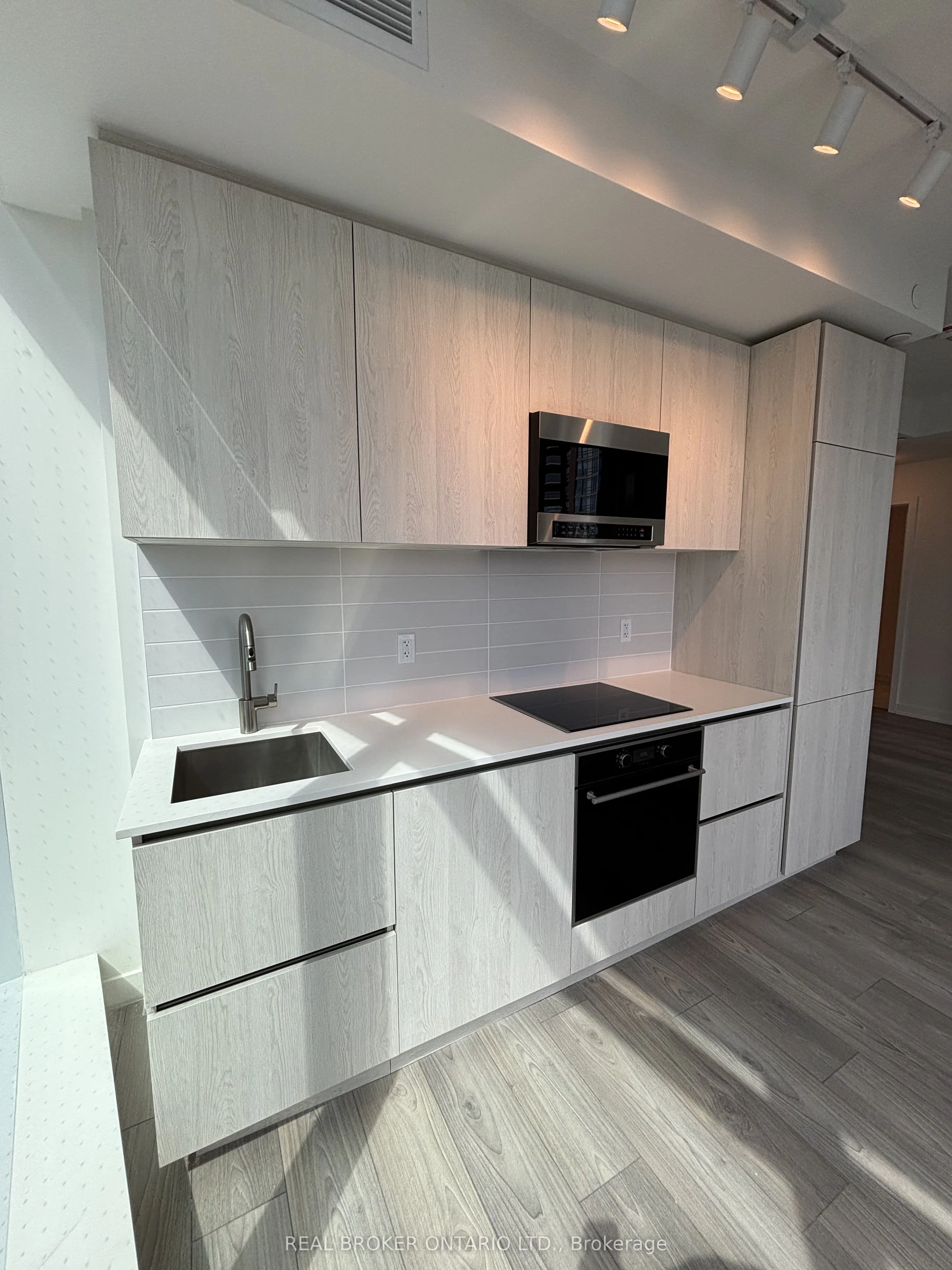 110 Broadway Avenue, #420s