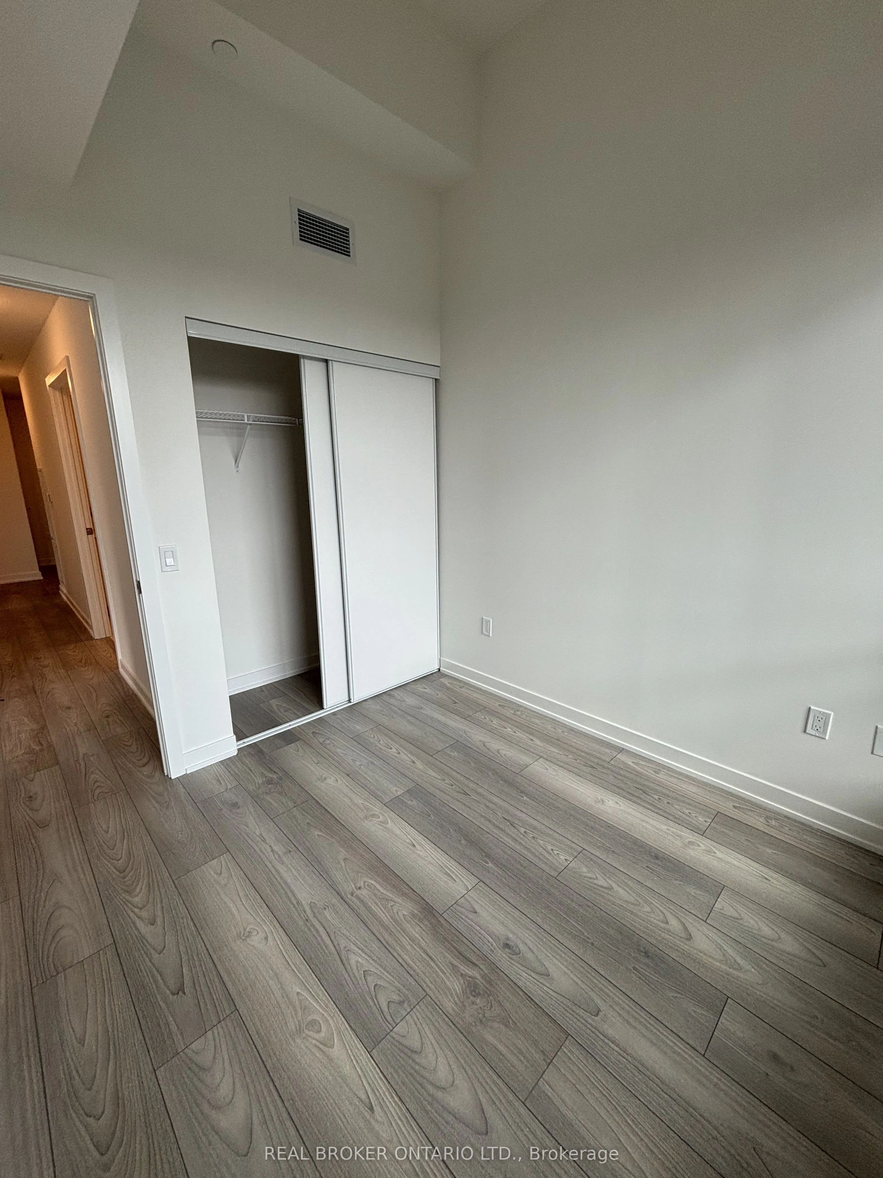 110 Broadway Avenue, #420s