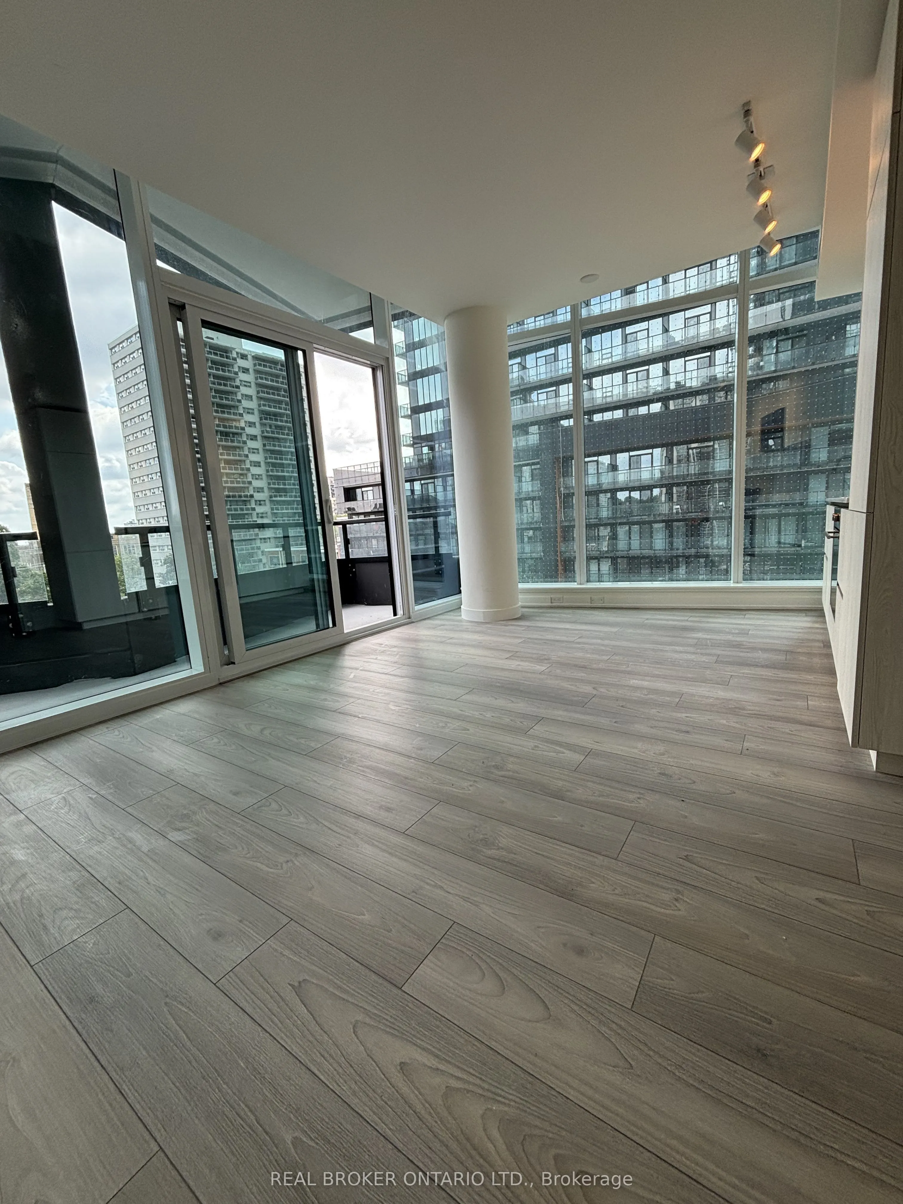 110 Broadway Avenue, #420s