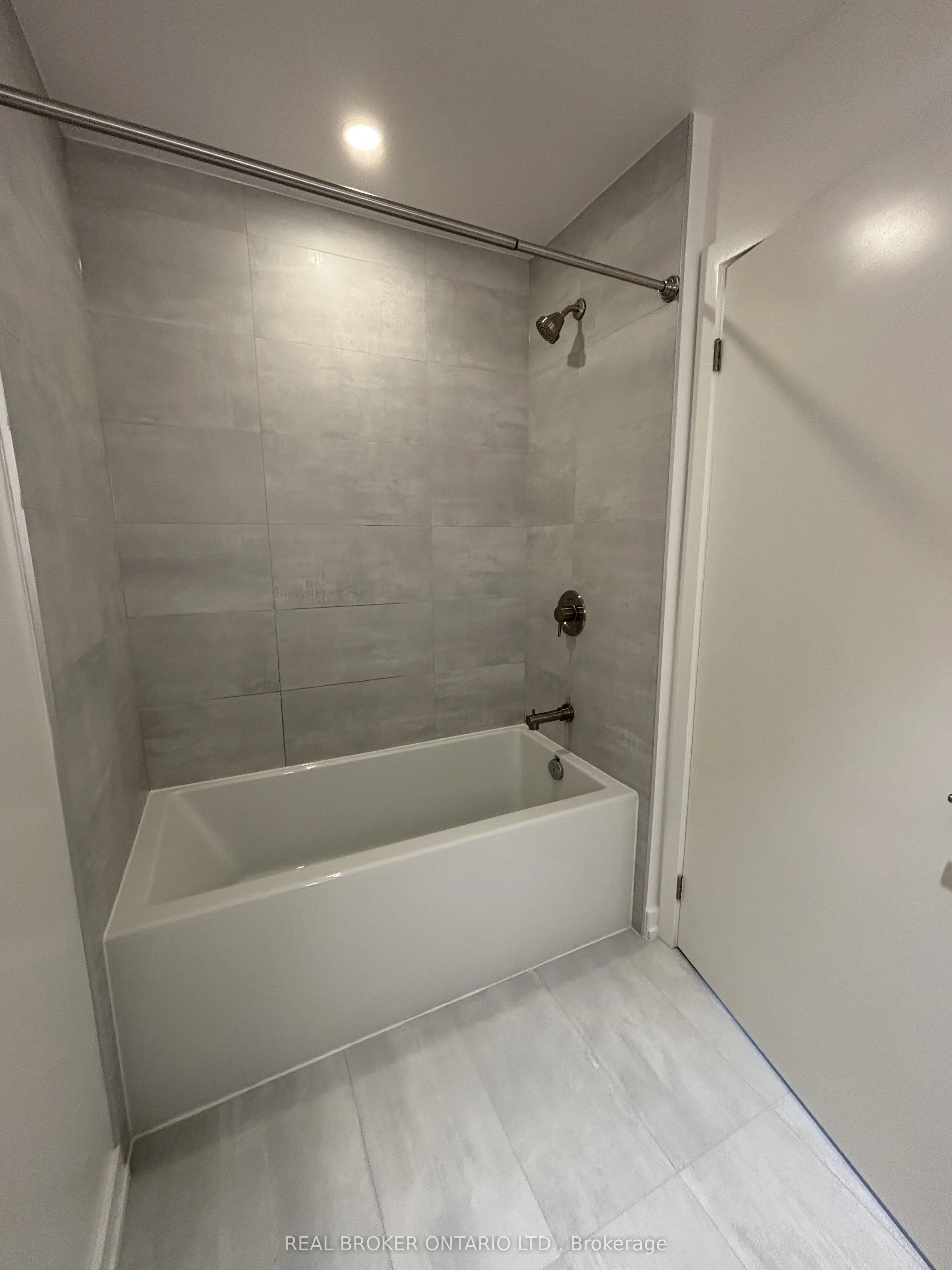 110 Broadway Avenue, #420s