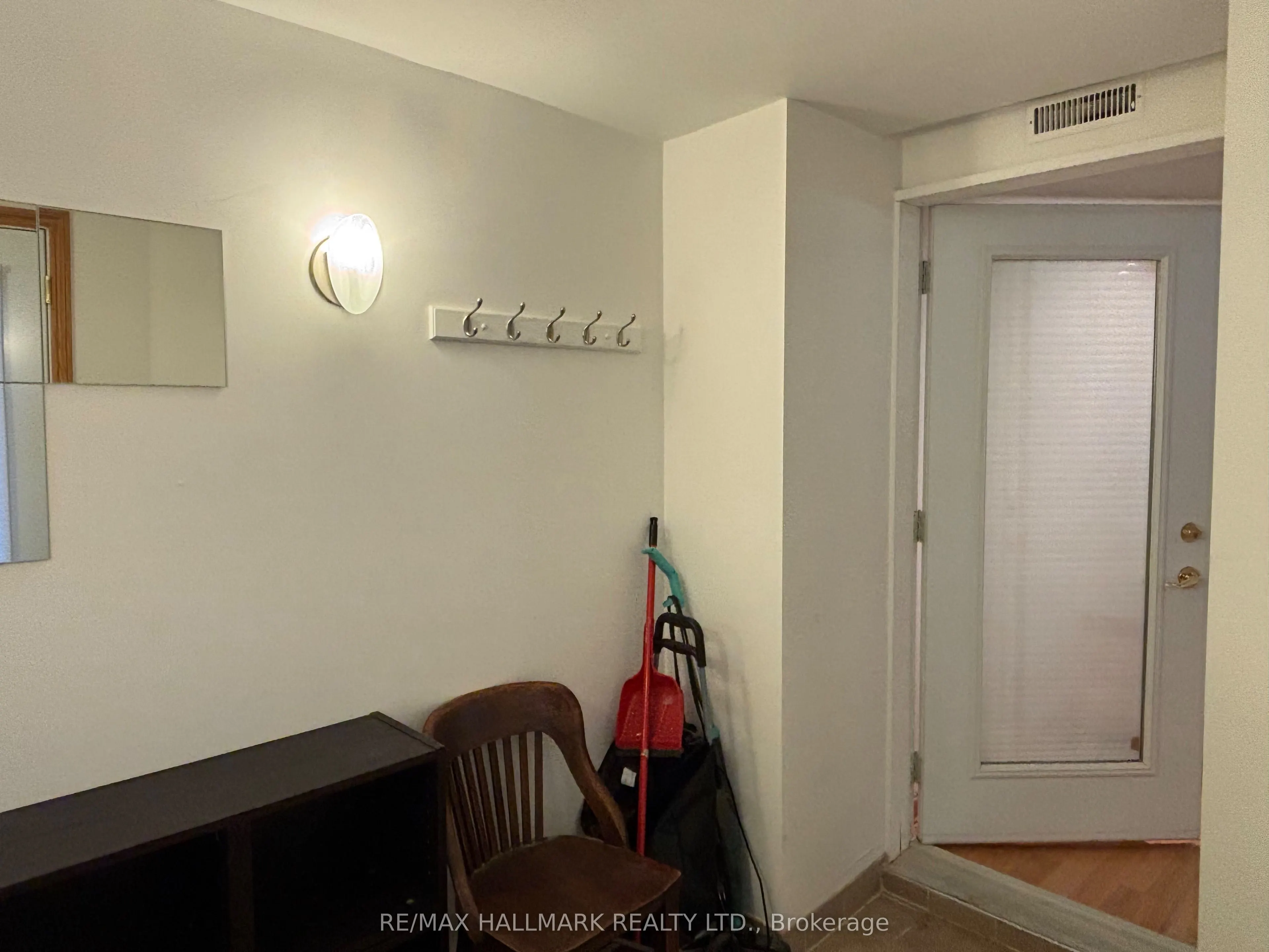 588 Spadina Avenue, #Bsmt