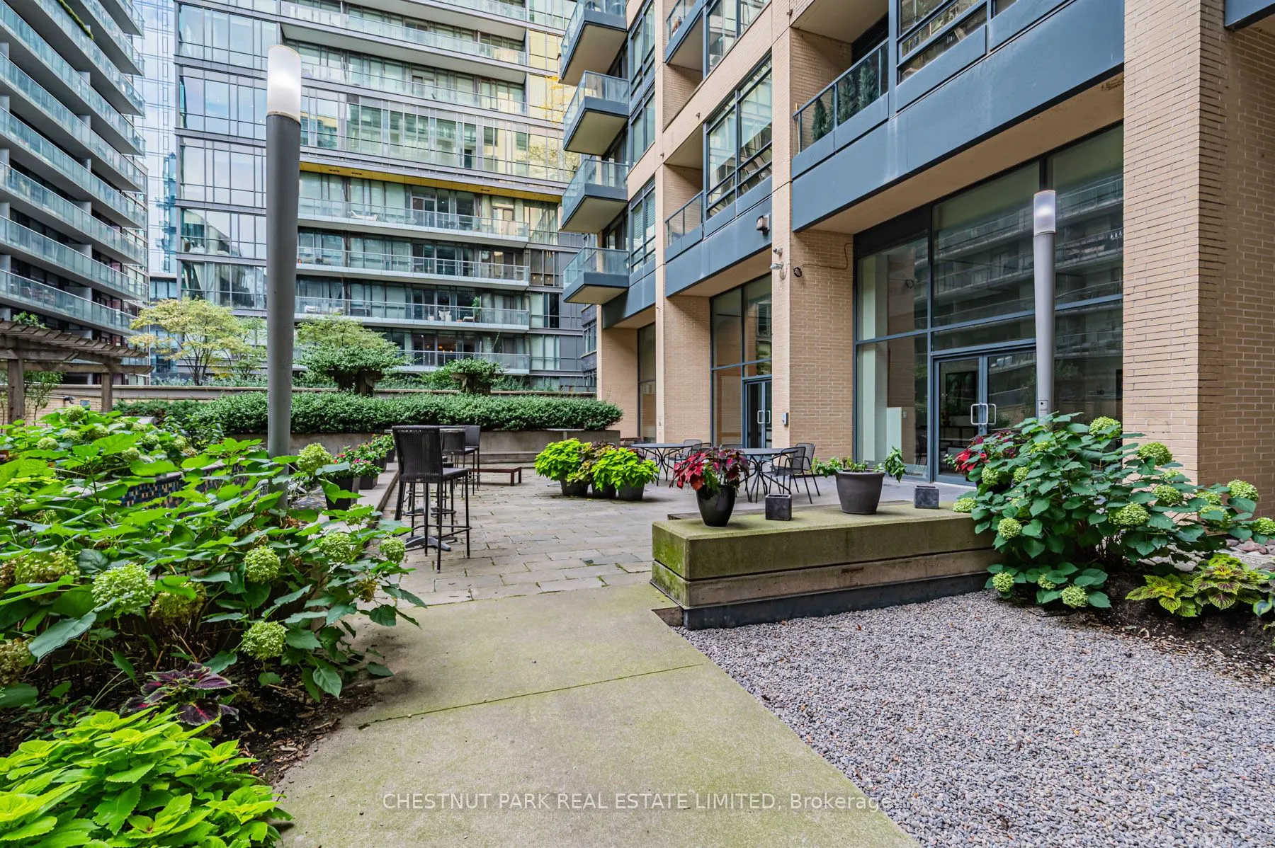 438 King Street W, #308