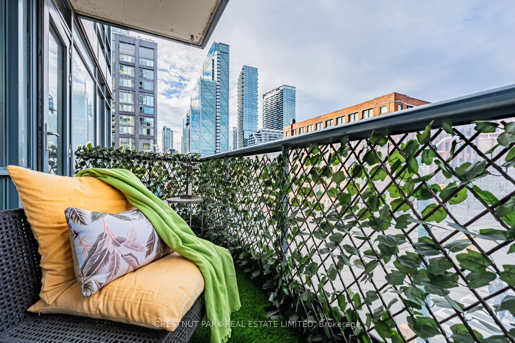438 King Street W, #308