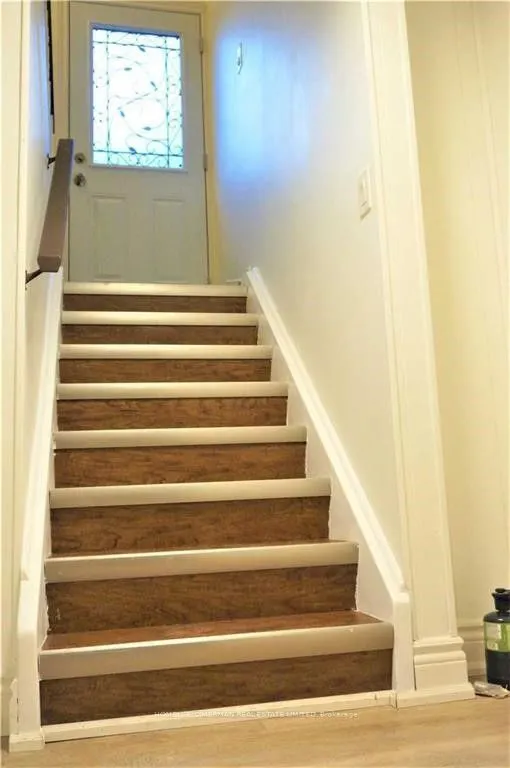 22 OTONABEE Avenue, #LOWER #B