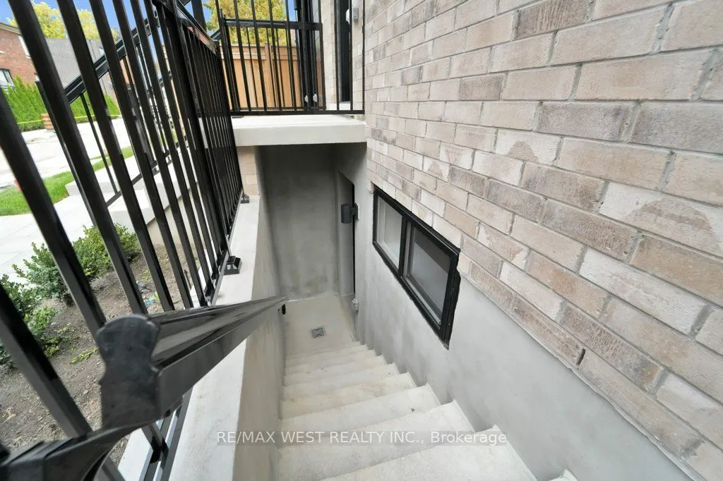 661 Winona Drive, #D