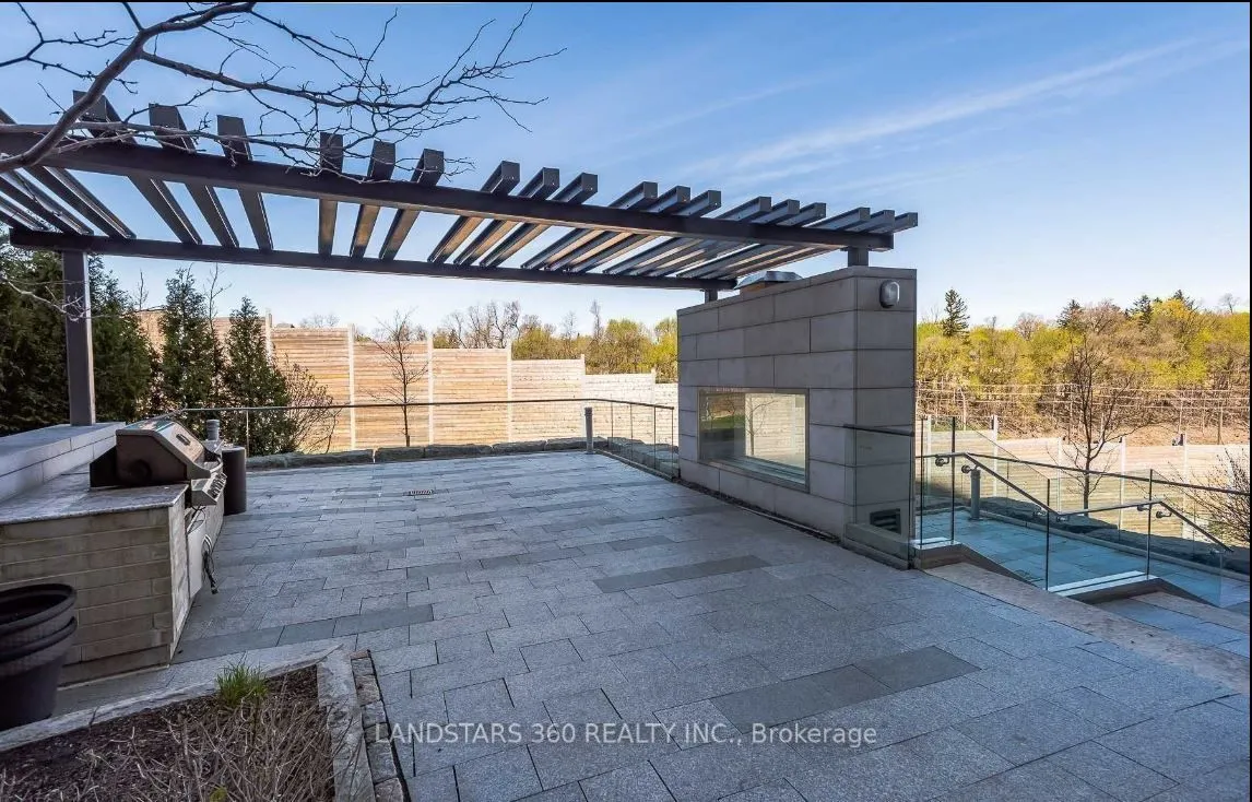 35 Brian Peck Crescent, #613