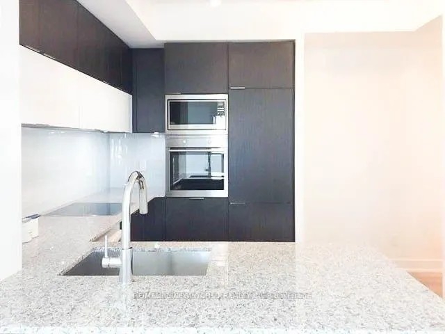 318 Richmond Street W, #2703