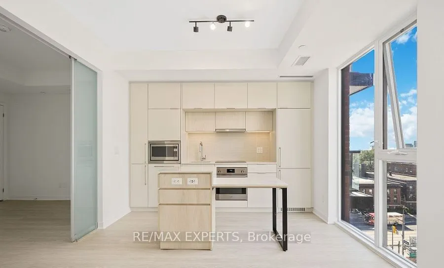 185 Alberta Avenue, #709