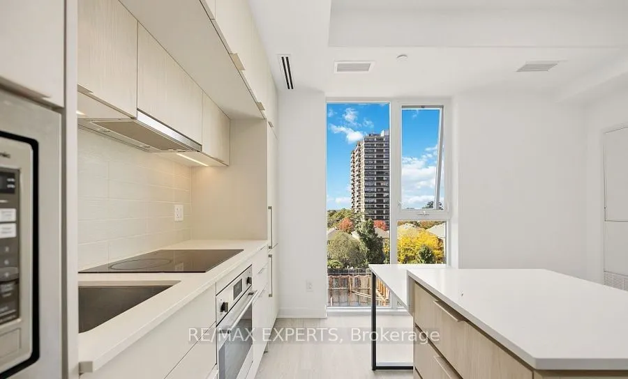 185 Alberta Avenue, #709