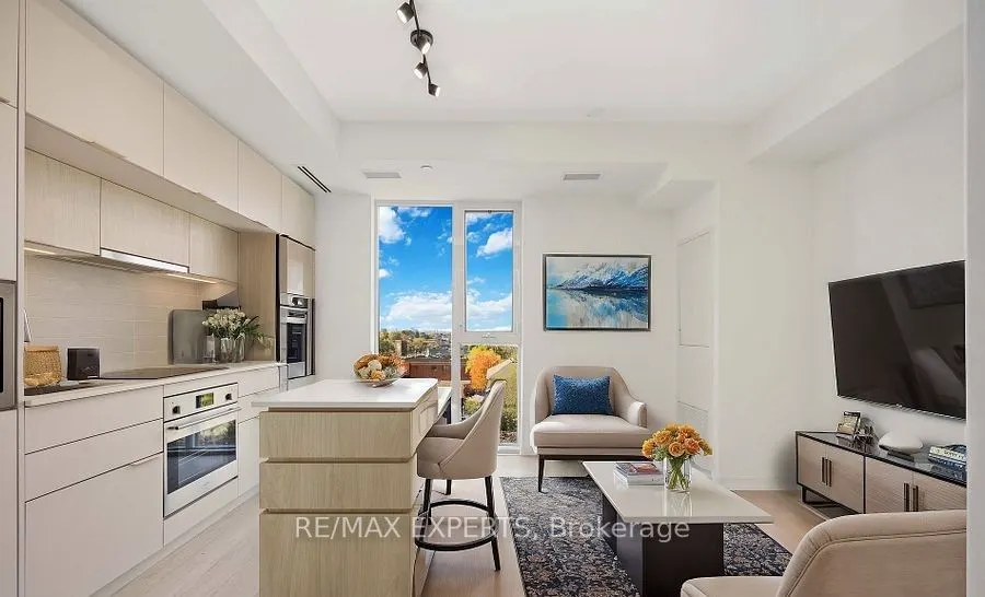 185 Alberta Avenue, #709