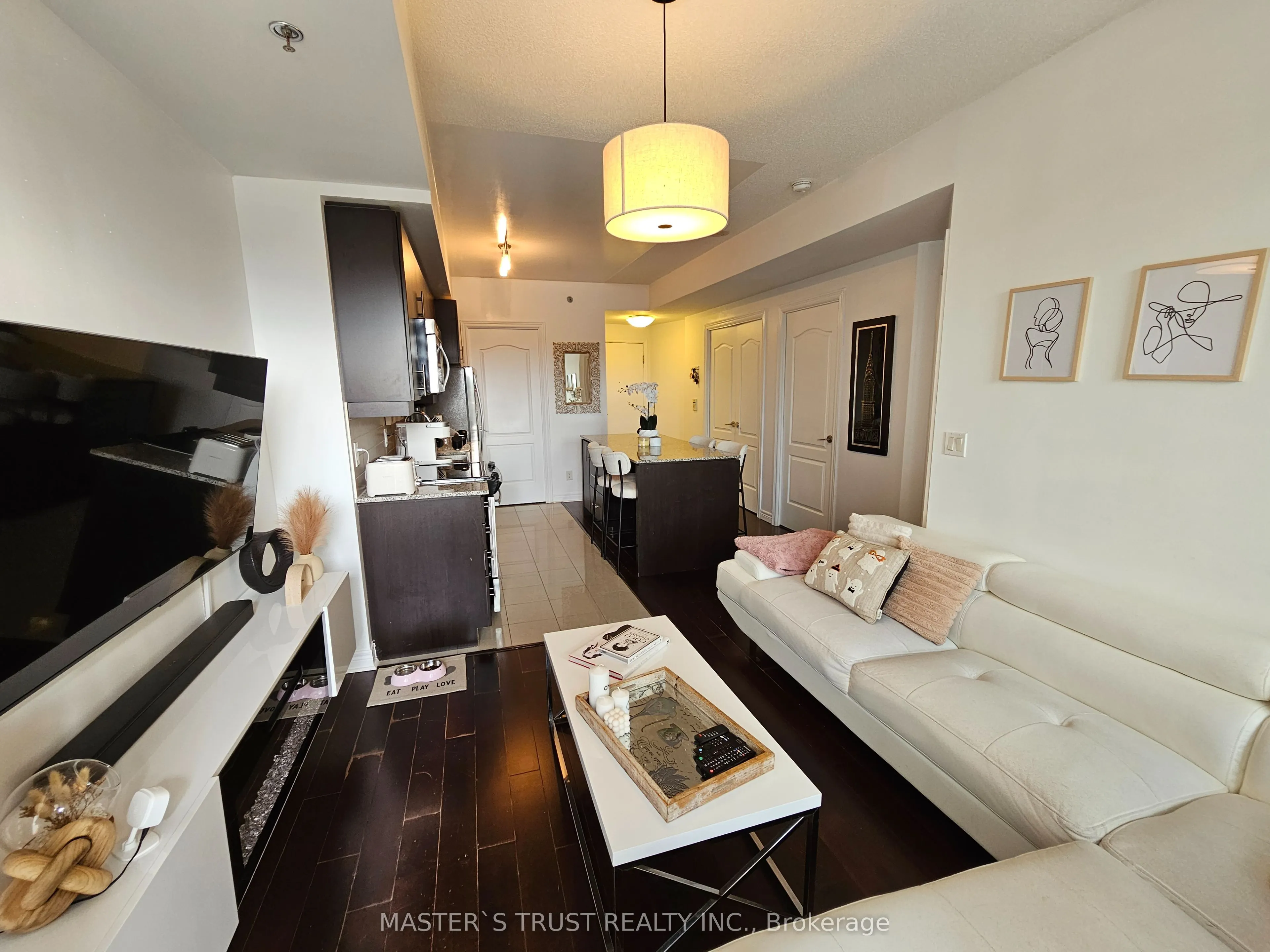 2756 Old Leslie Street, #215