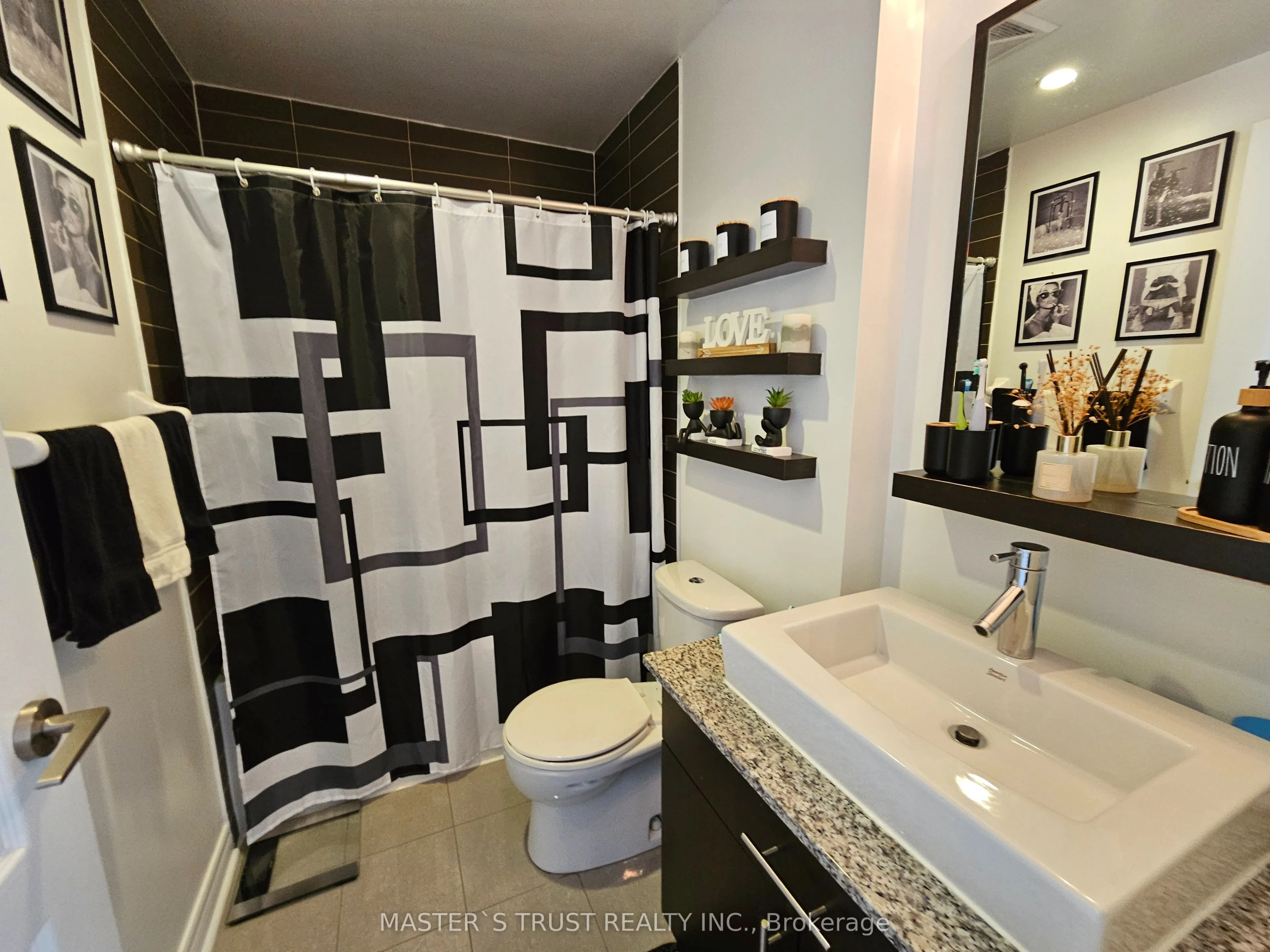 2756 Old Leslie Street, #215