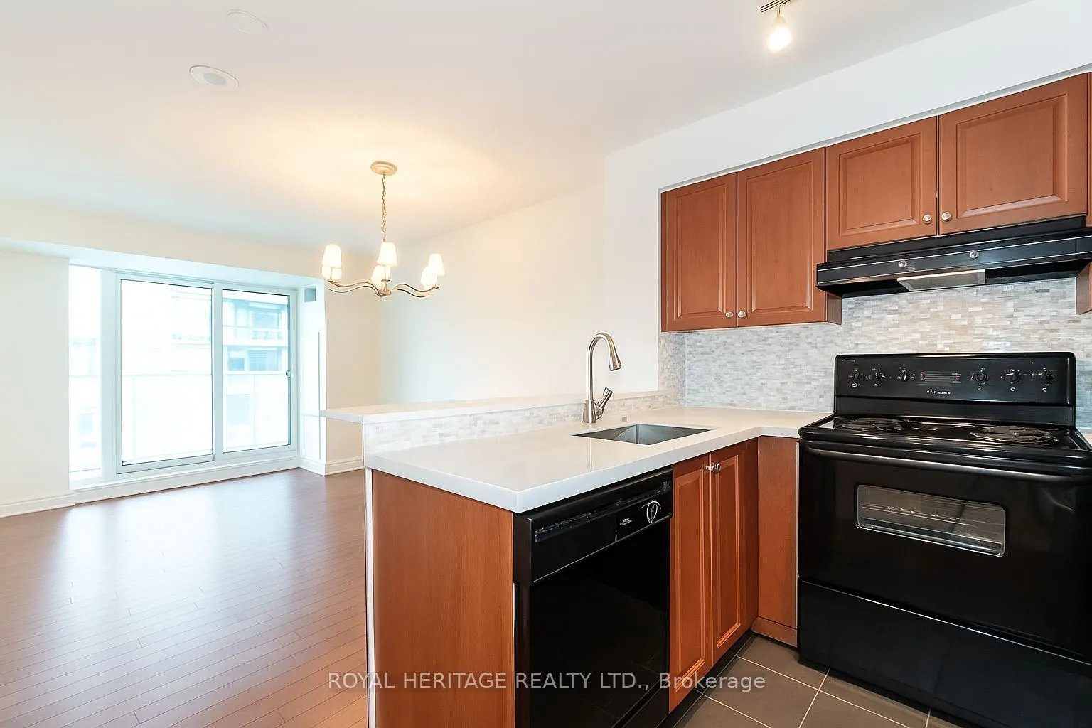 230 King Street E, #905