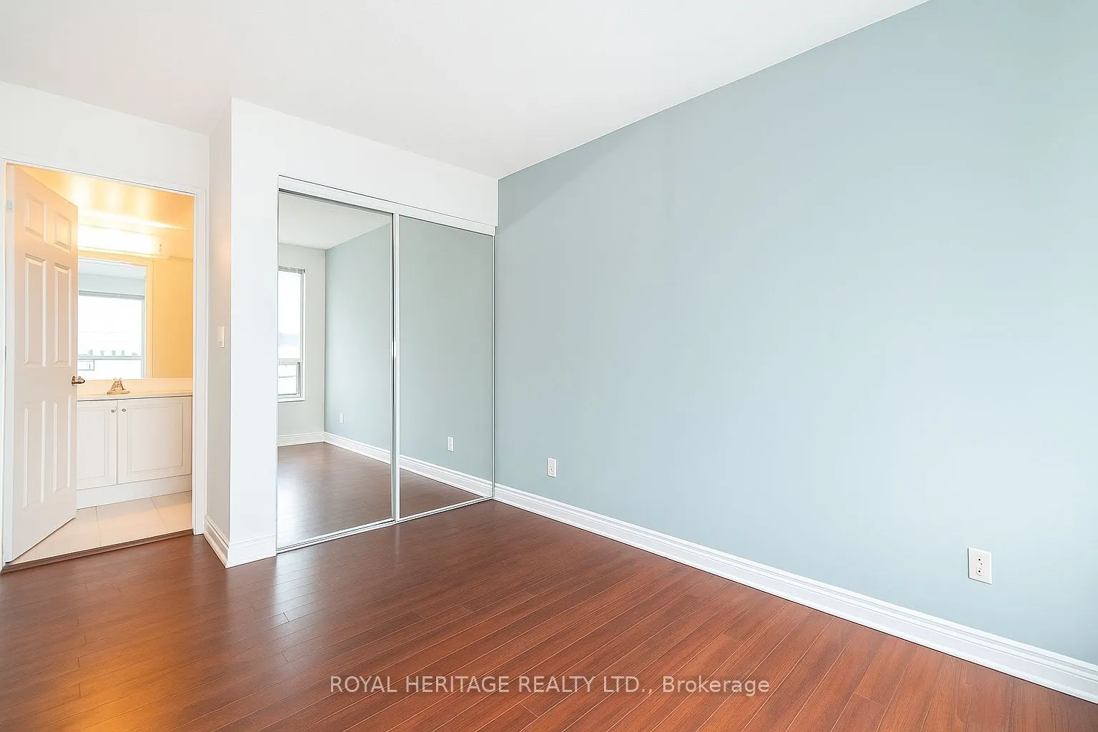 230 King Street E, #905