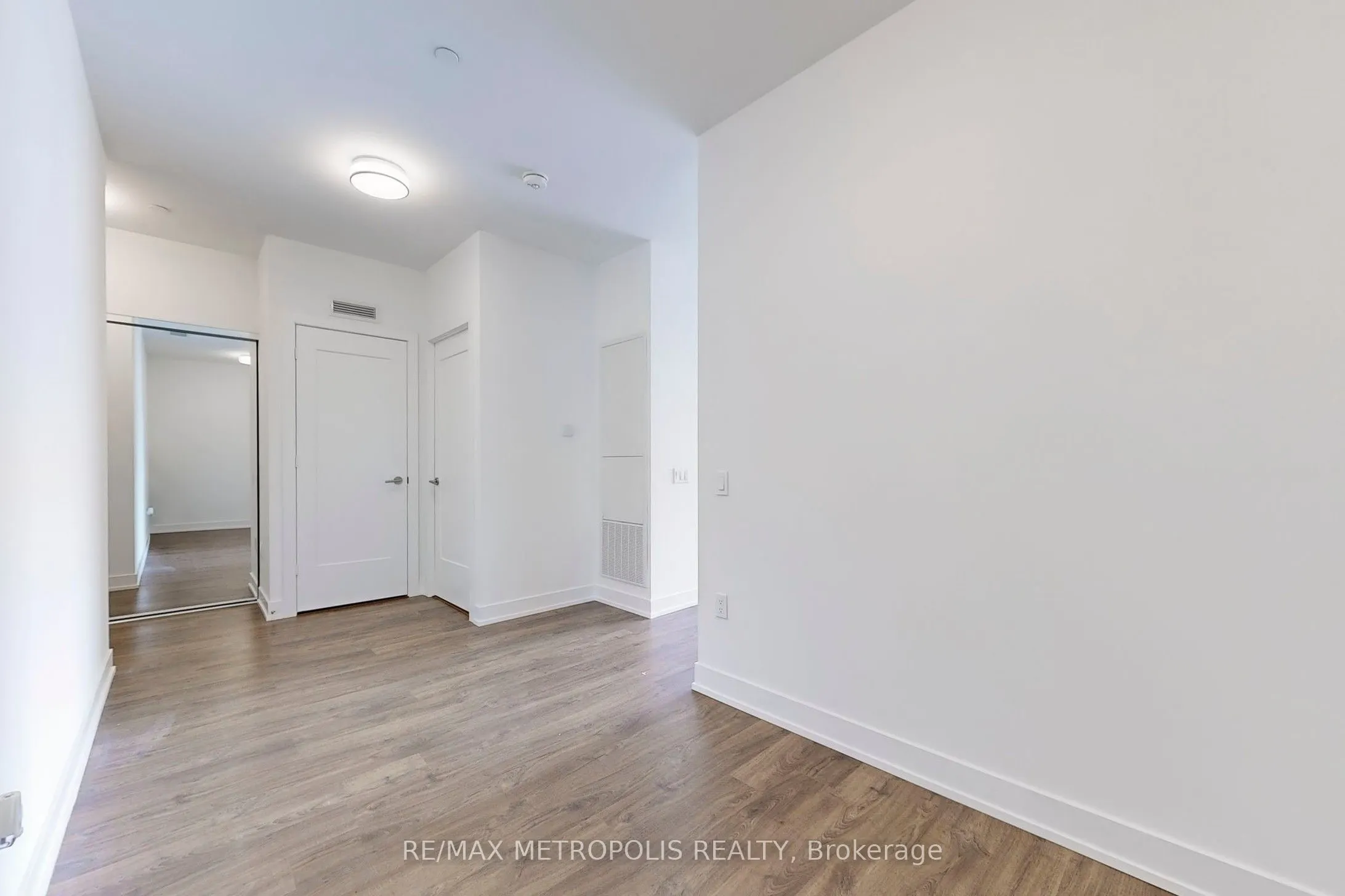 20 Inn On The Park Drive, #638