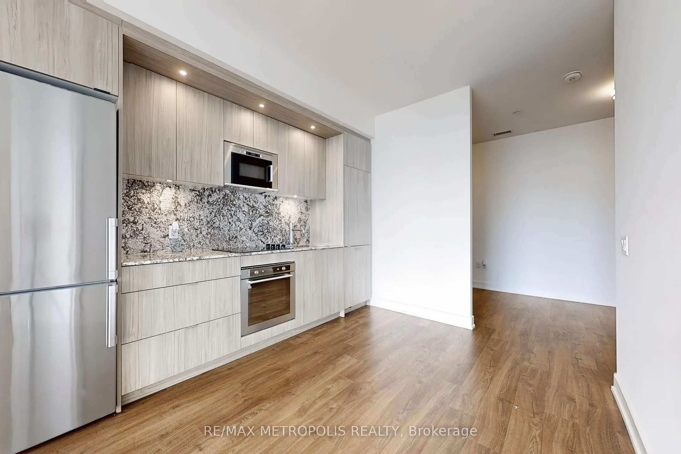 20 Inn On The Park Drive, #638