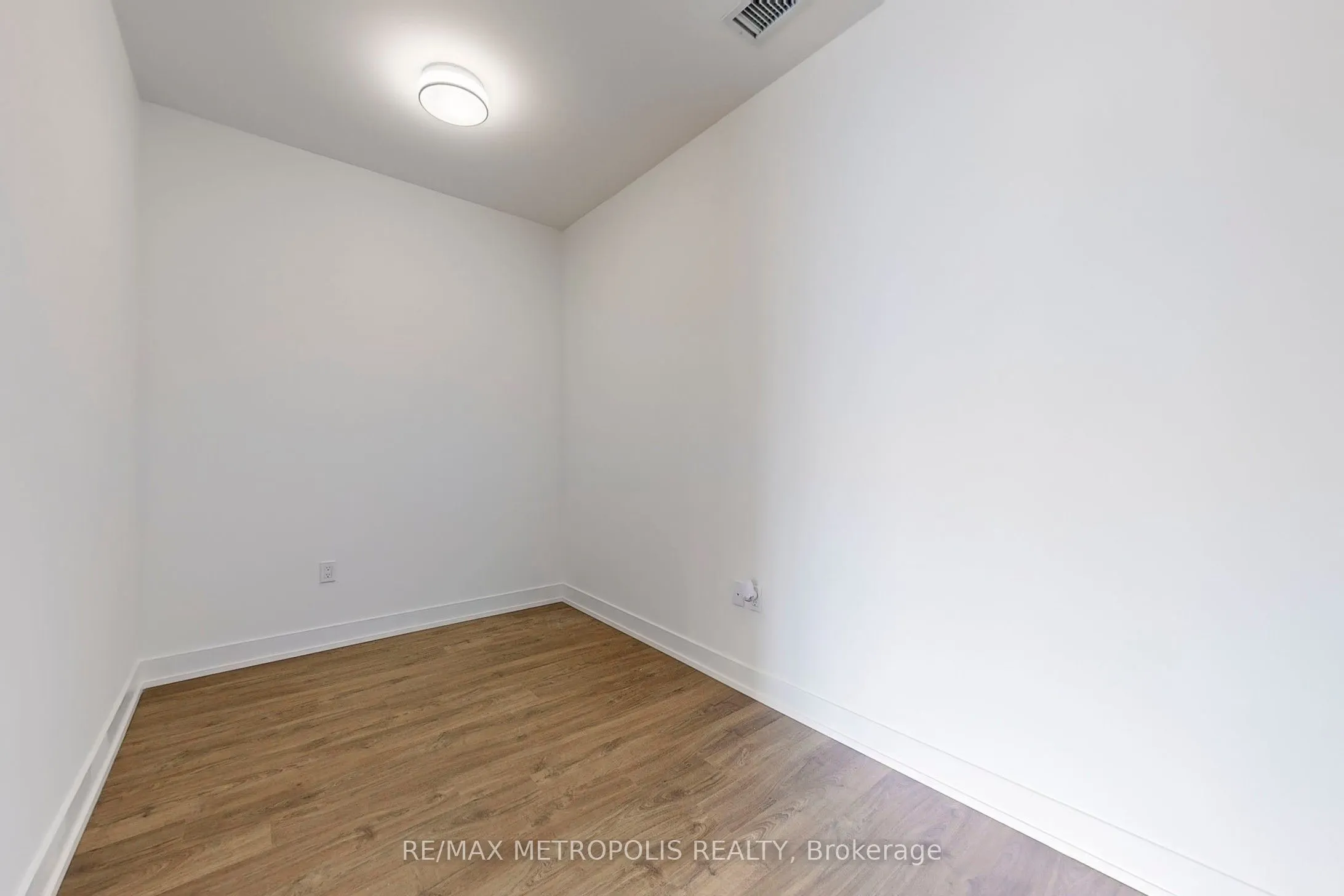 20 Inn On The Park Drive, #638