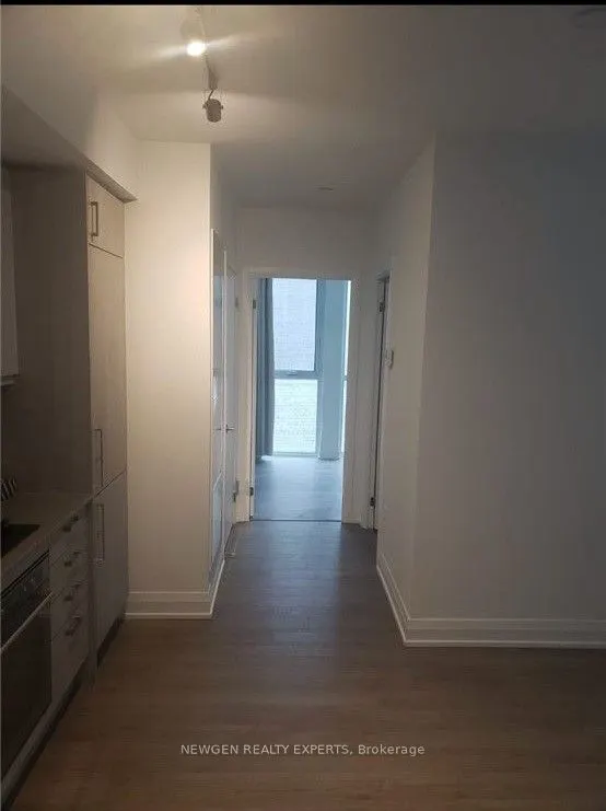 77 Mutual Street W, #204
