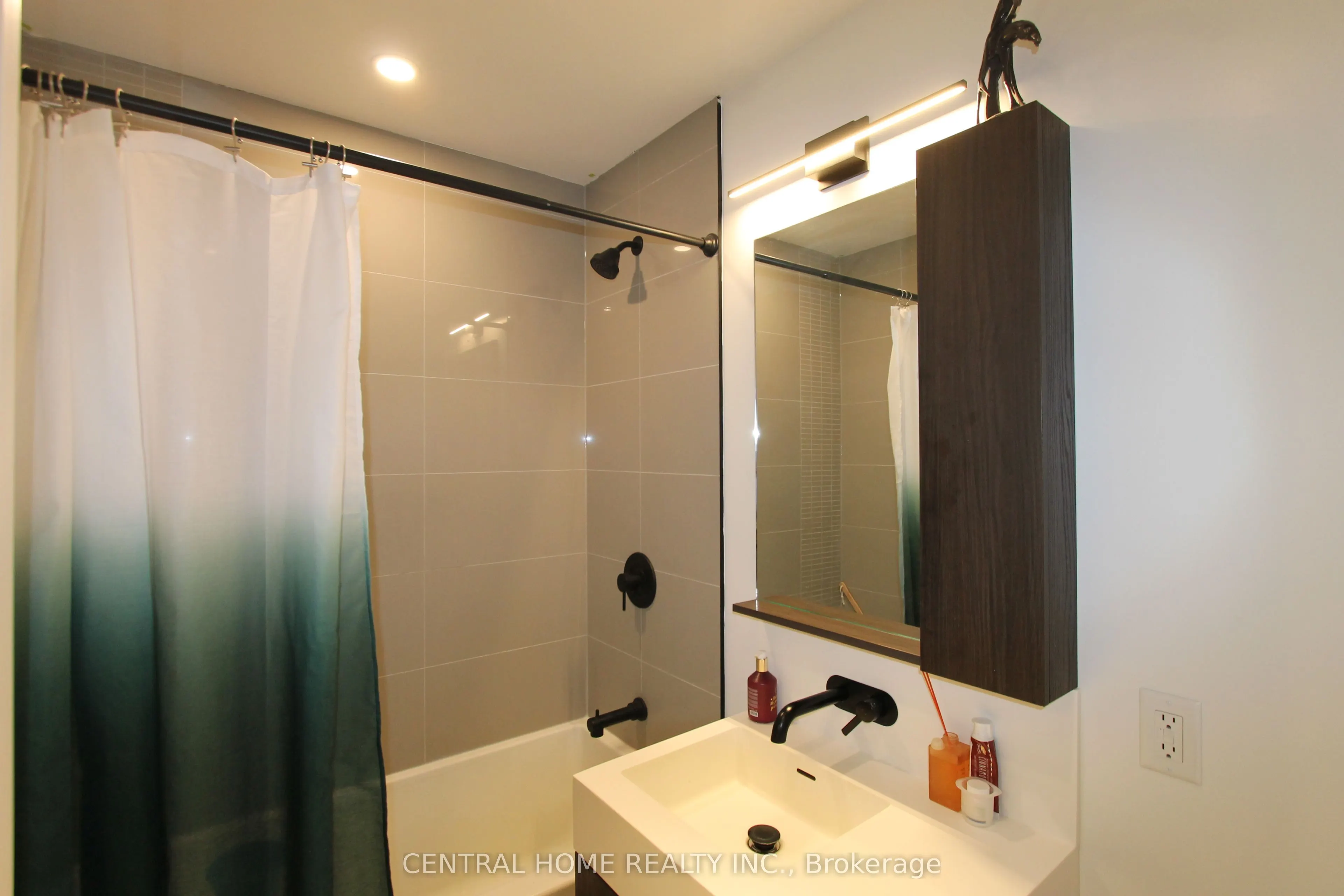 127 Broadway Avenue, #2708