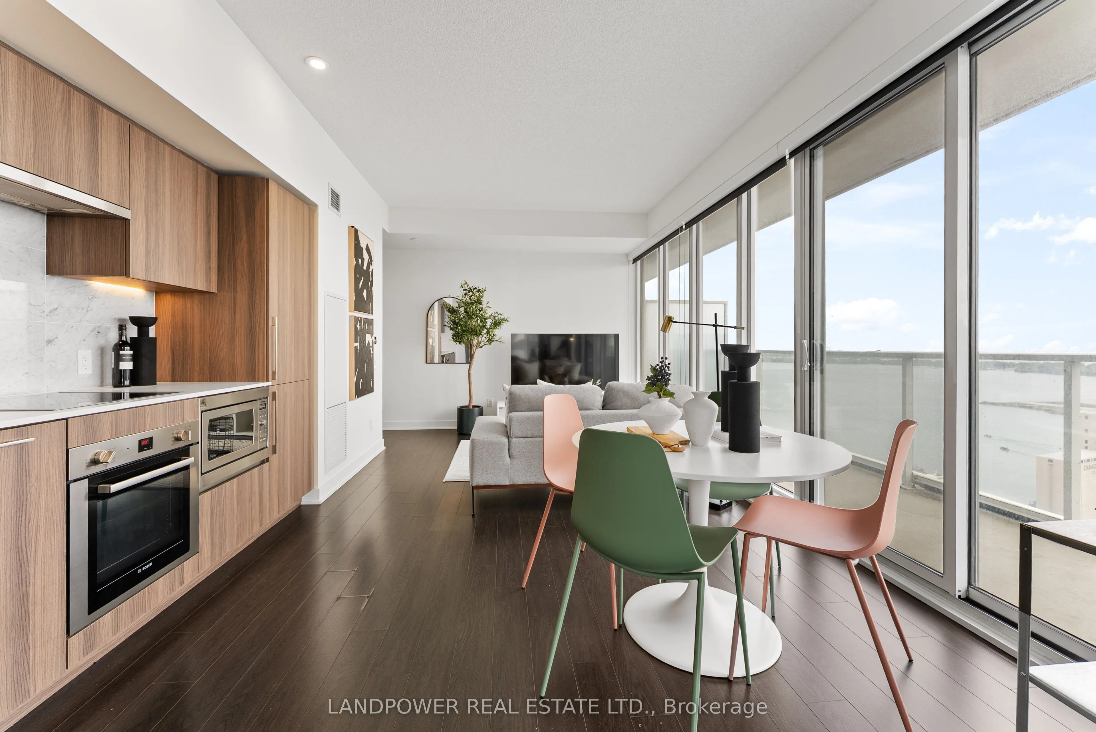 19 Bathurst Street, #3812