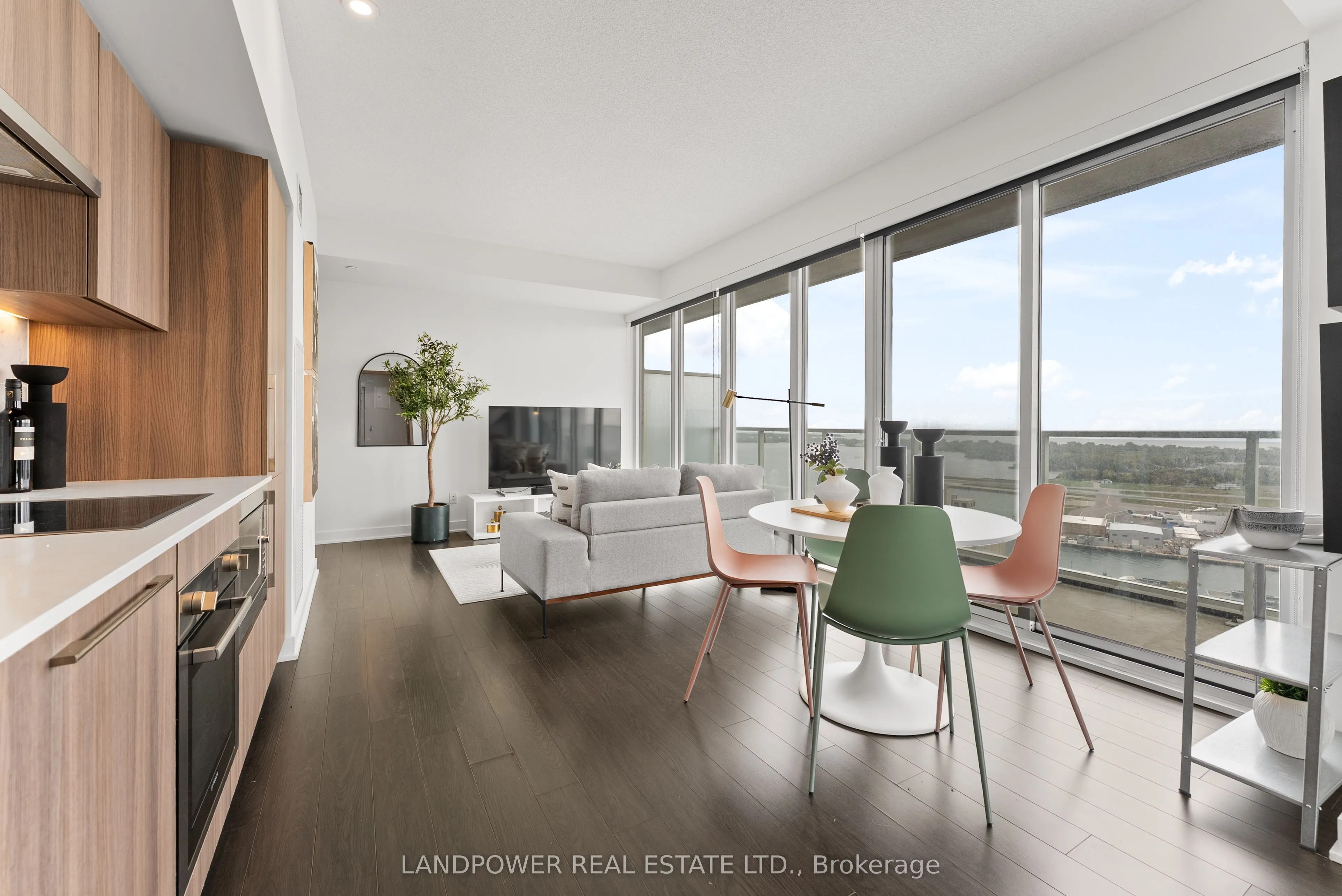 19 Bathurst Street, #3812