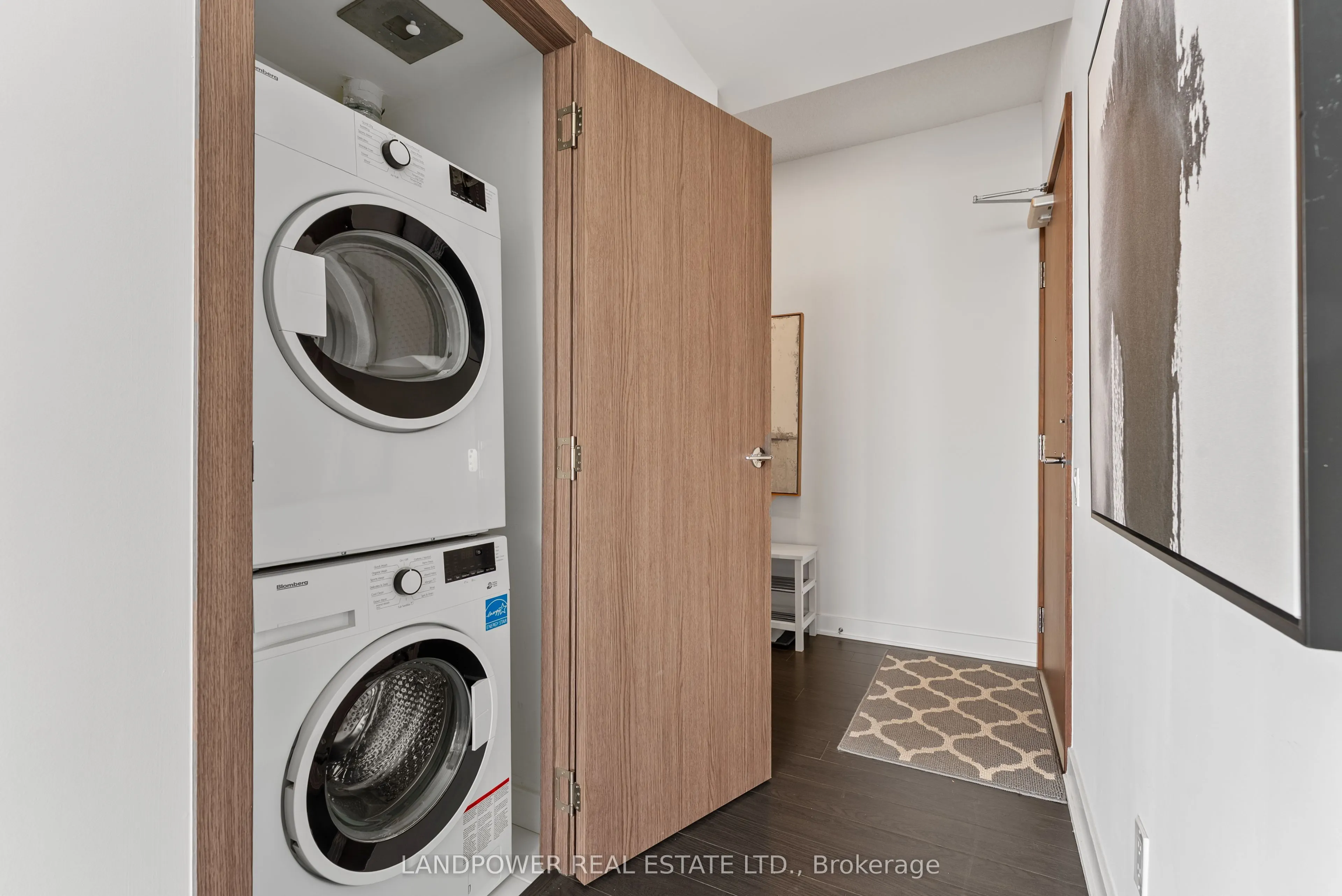 19 Bathurst Street, #3812