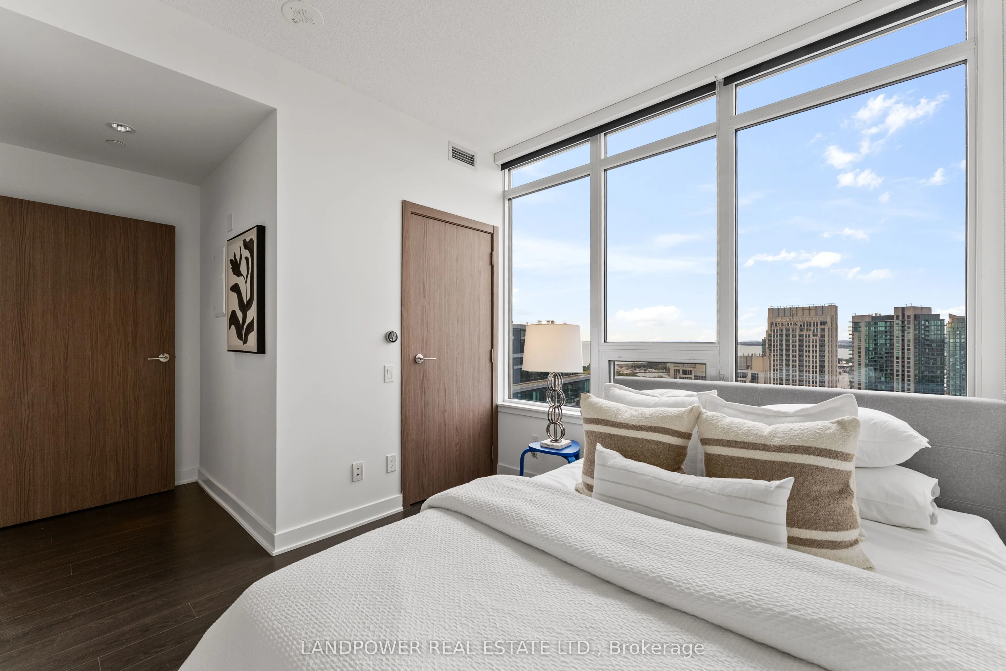 19 Bathurst Street, #3812