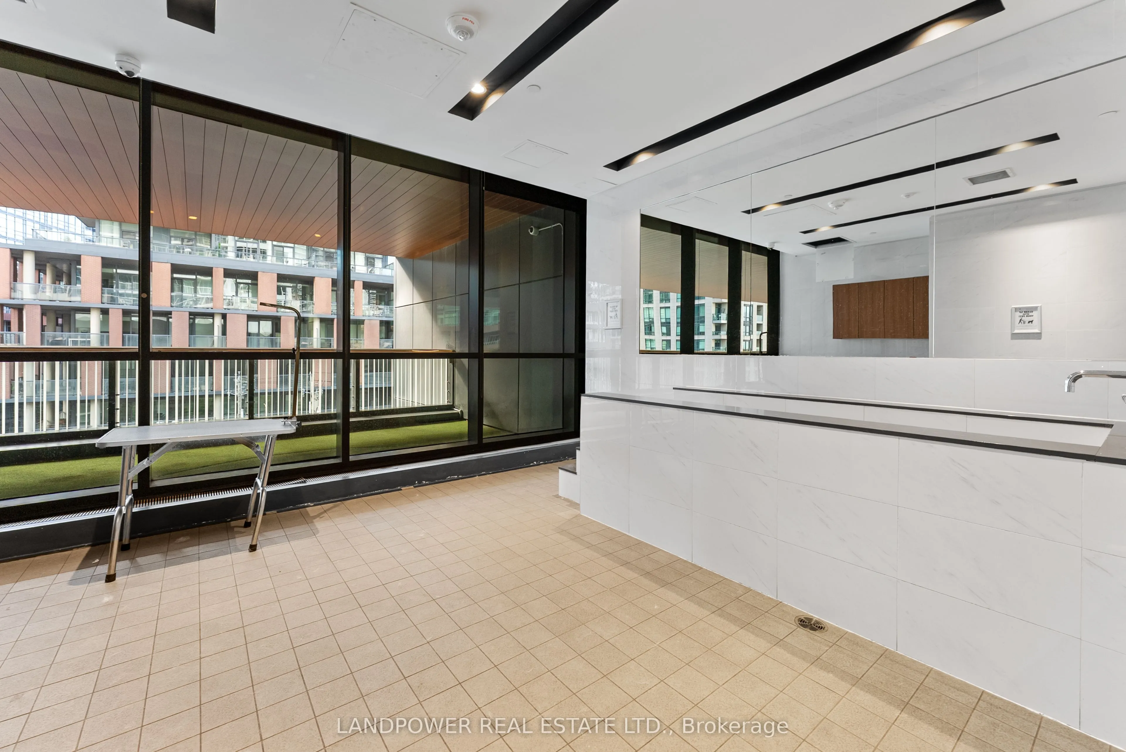 19 Bathurst Street, #3812