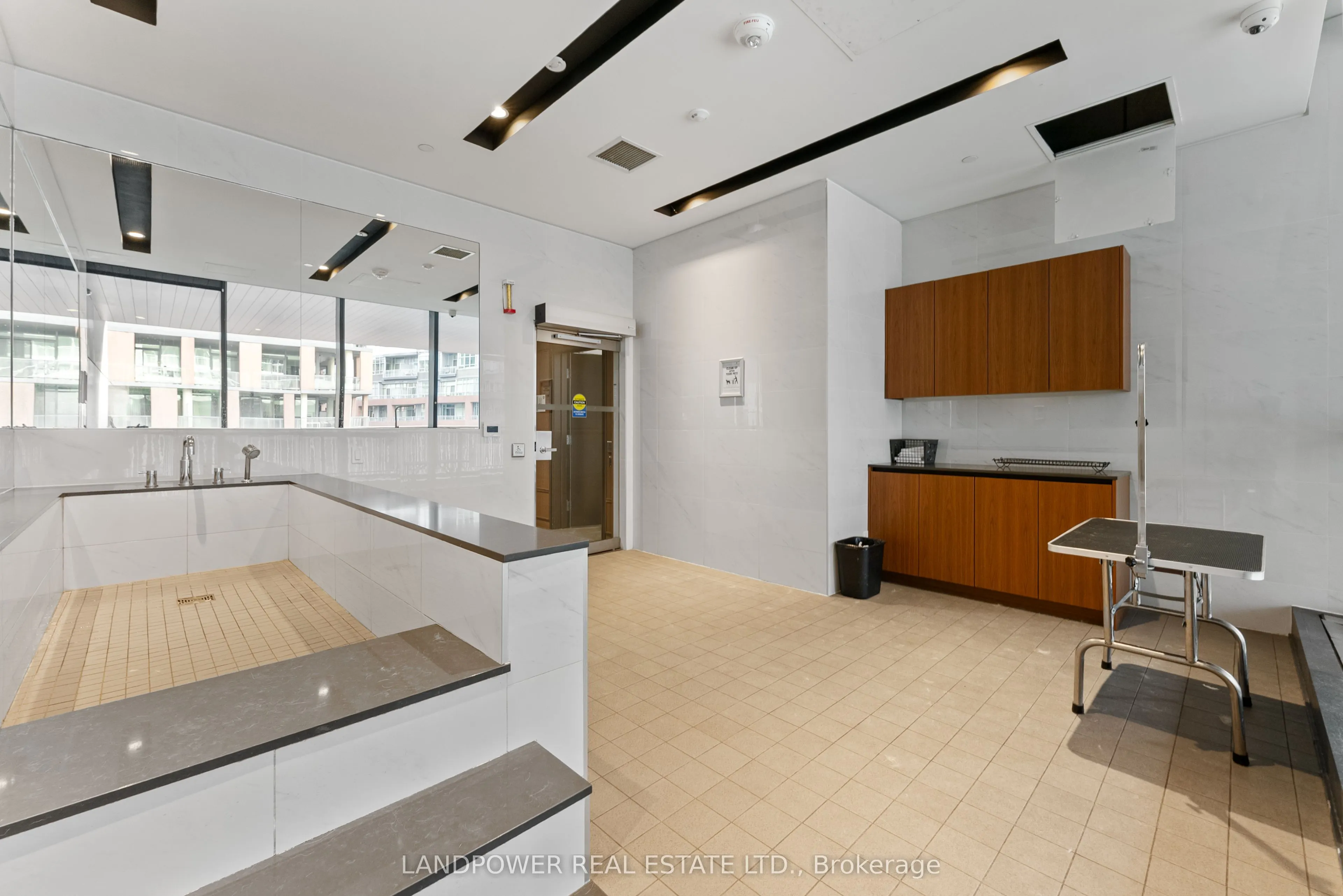 19 Bathurst Street, #3812