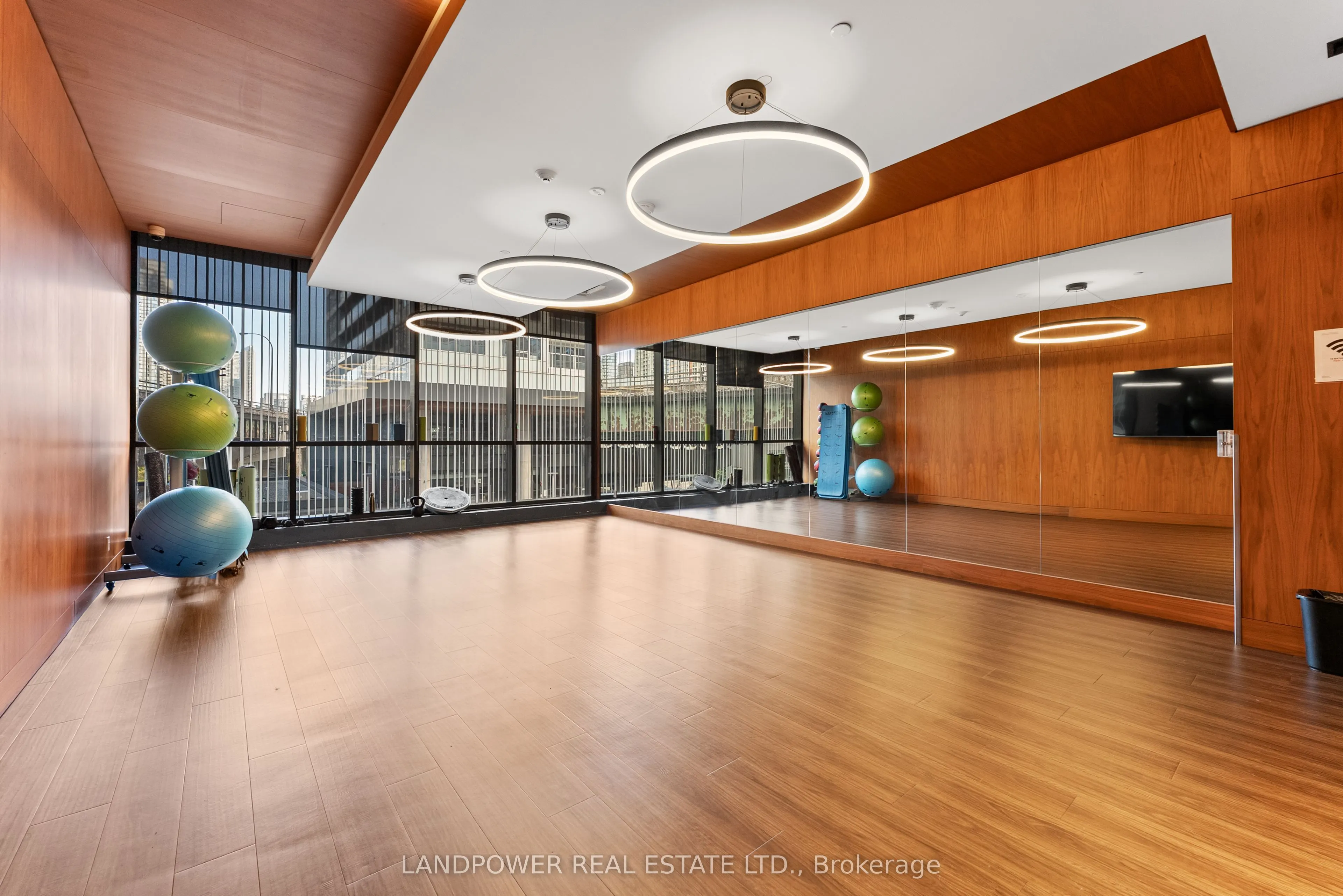 19 Bathurst Street, #3812