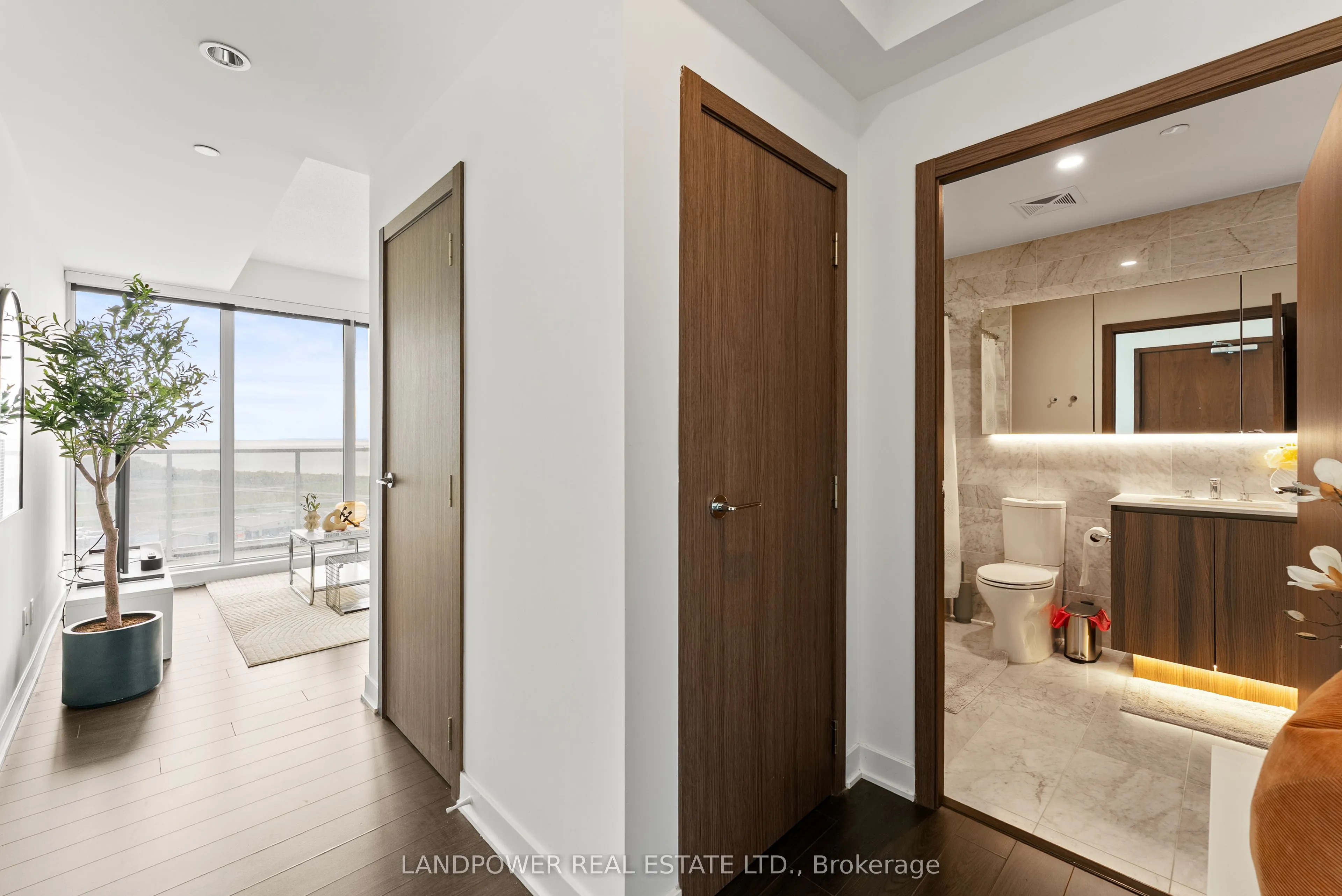 19 Bathurst Street, #3812