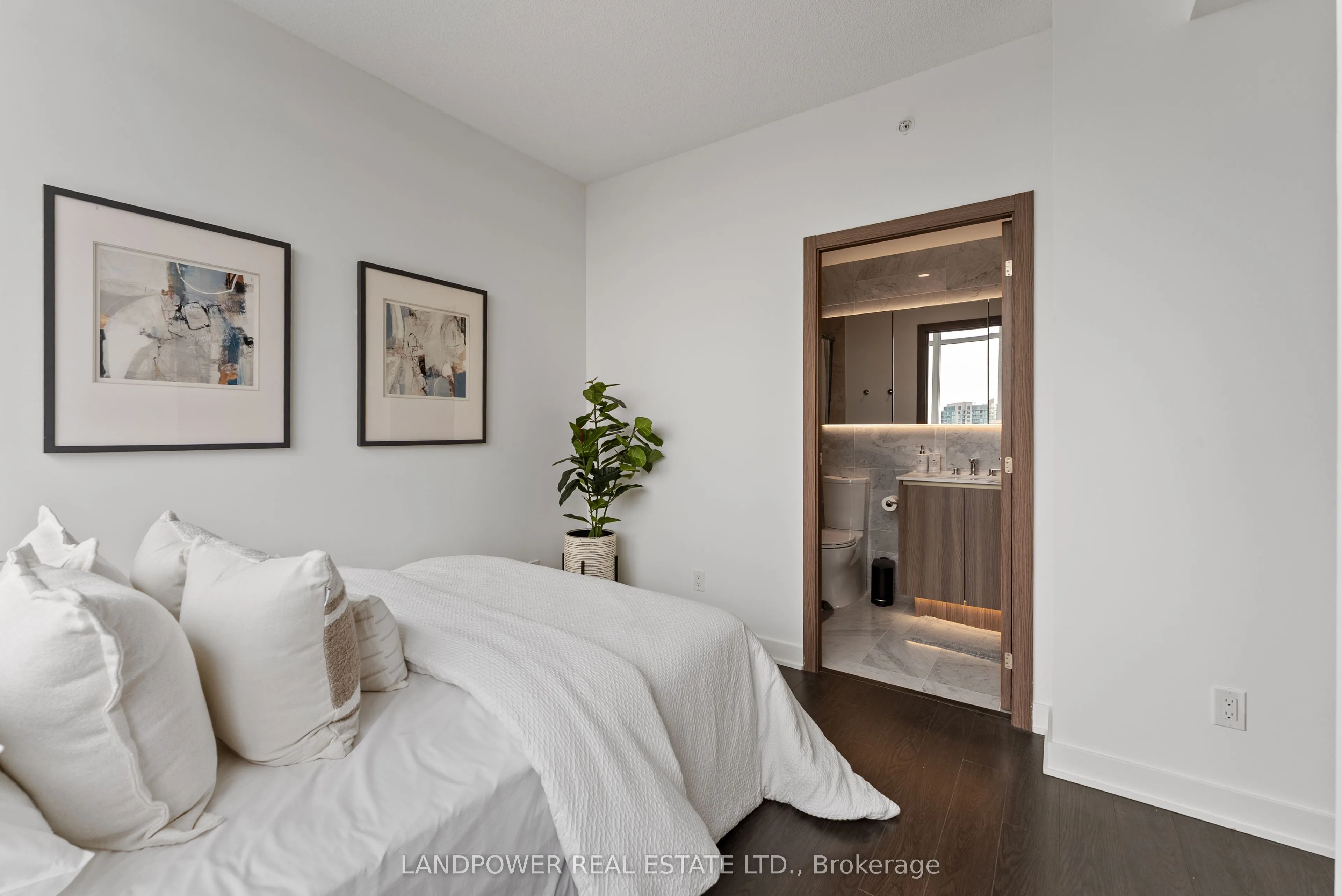 19 Bathurst Street, #3812