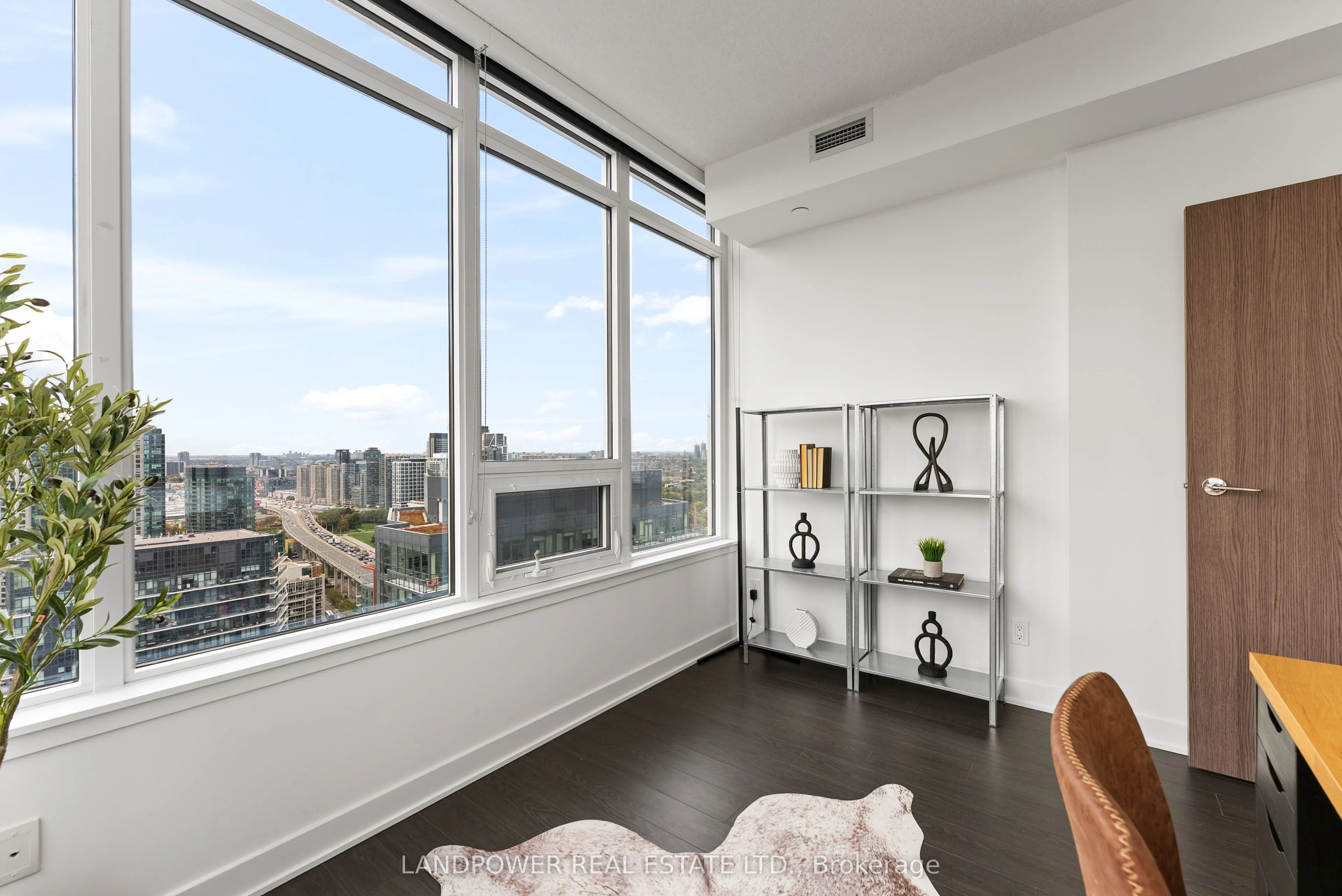 19 Bathurst Street, #3812
