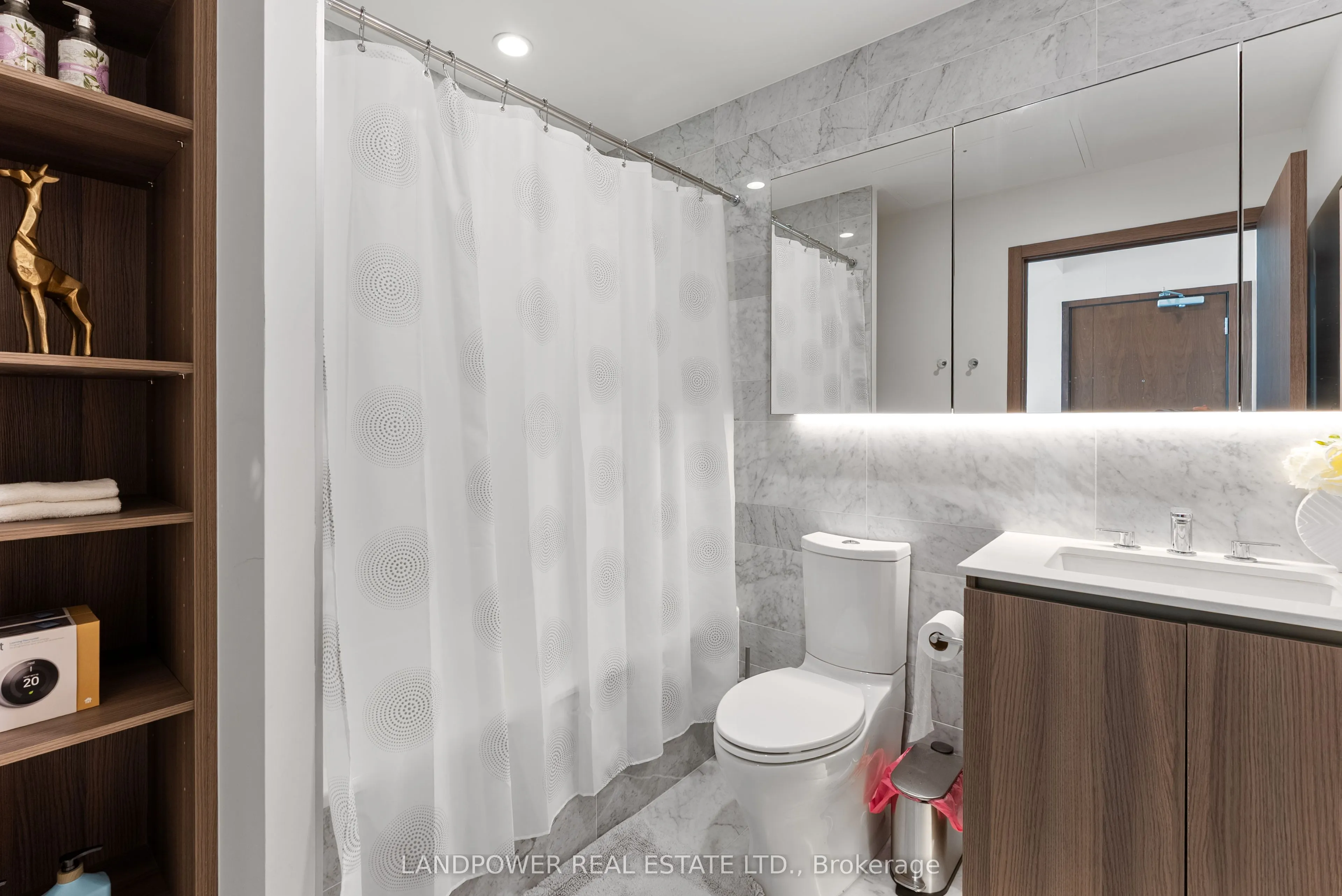 19 Bathurst Street, #3812