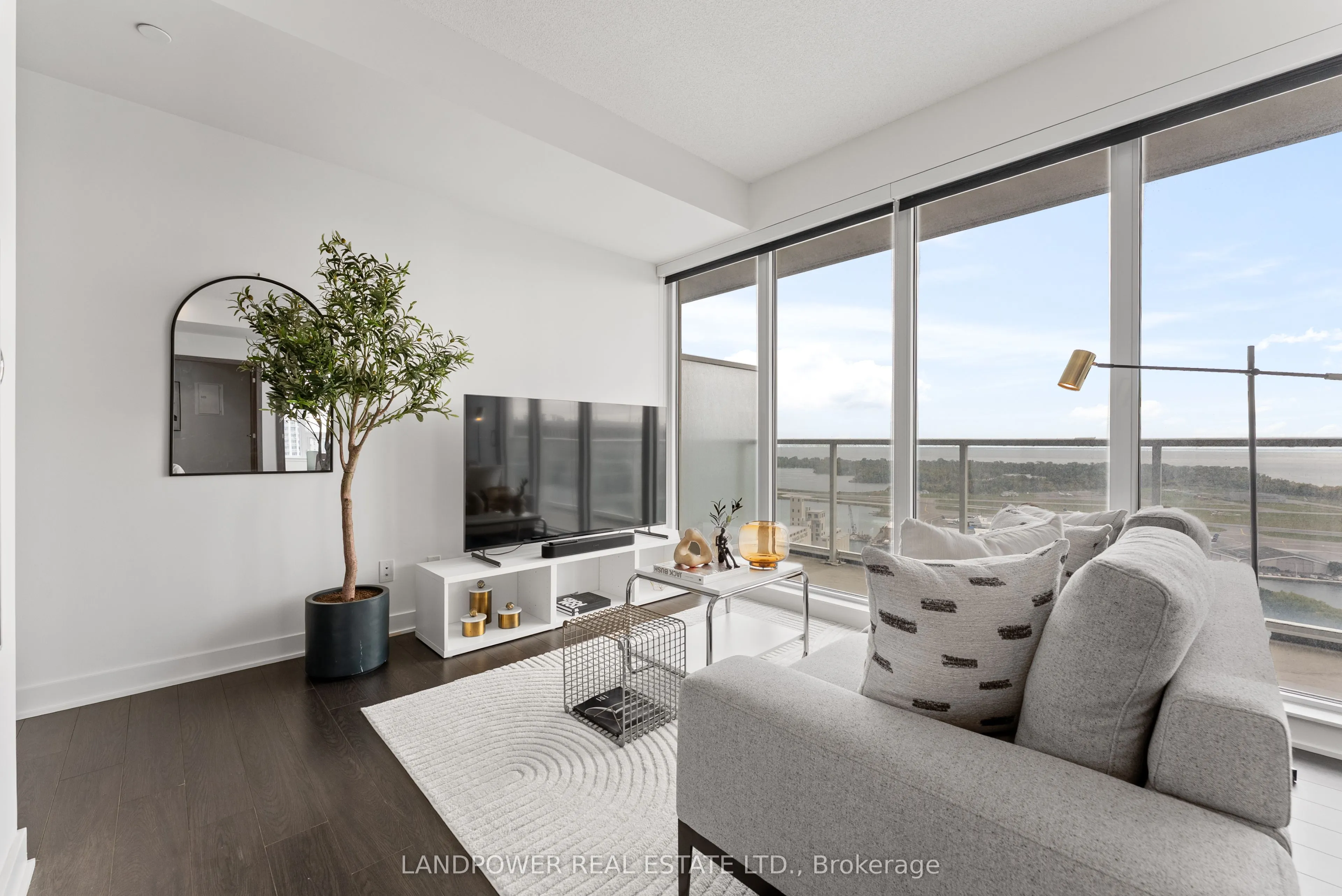 19 Bathurst Street, #3812