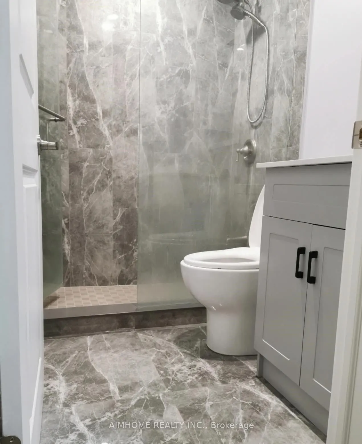 44 Robinson Street, #MFL 1BR