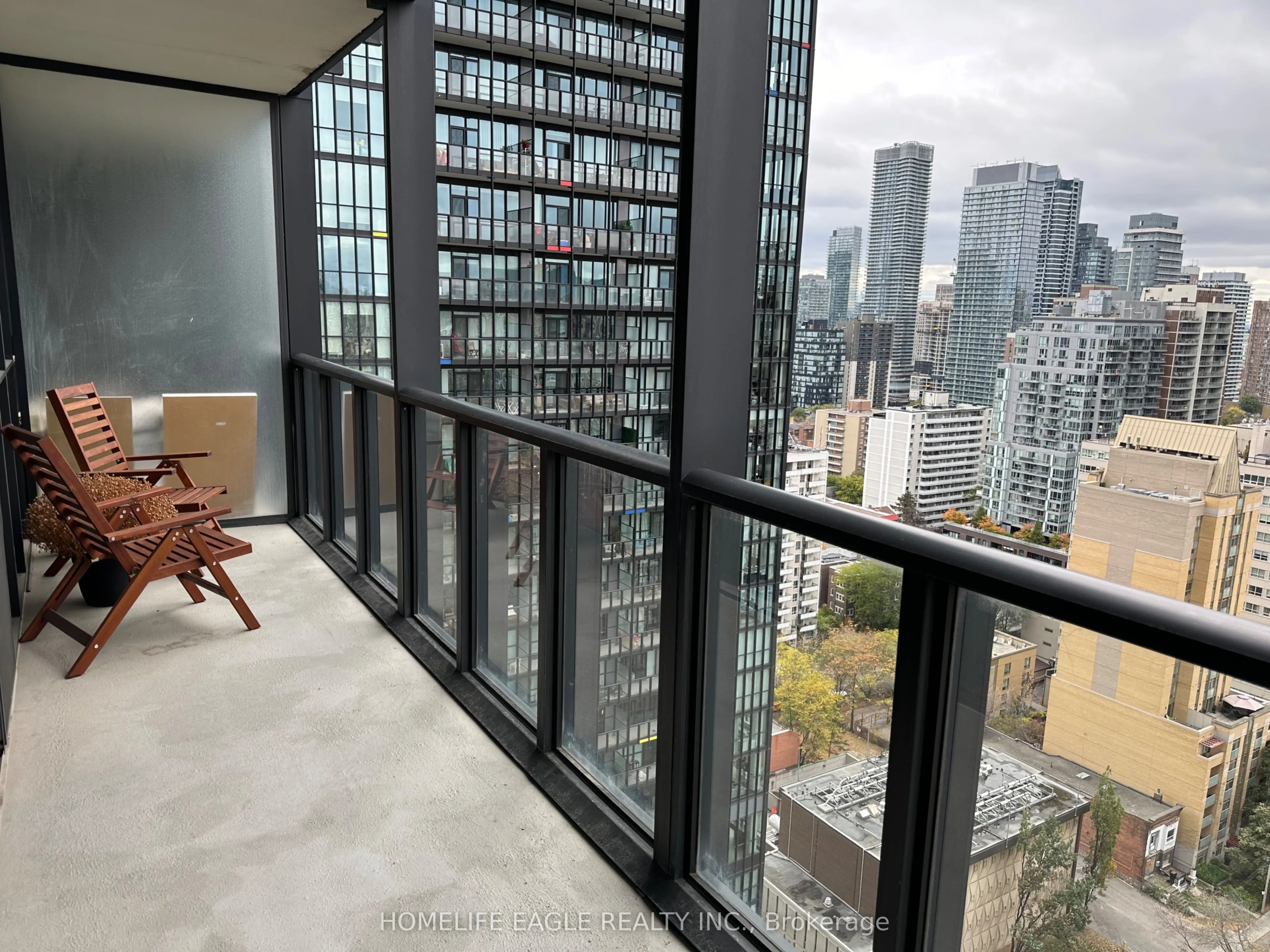 110 Charles Street E, #2305